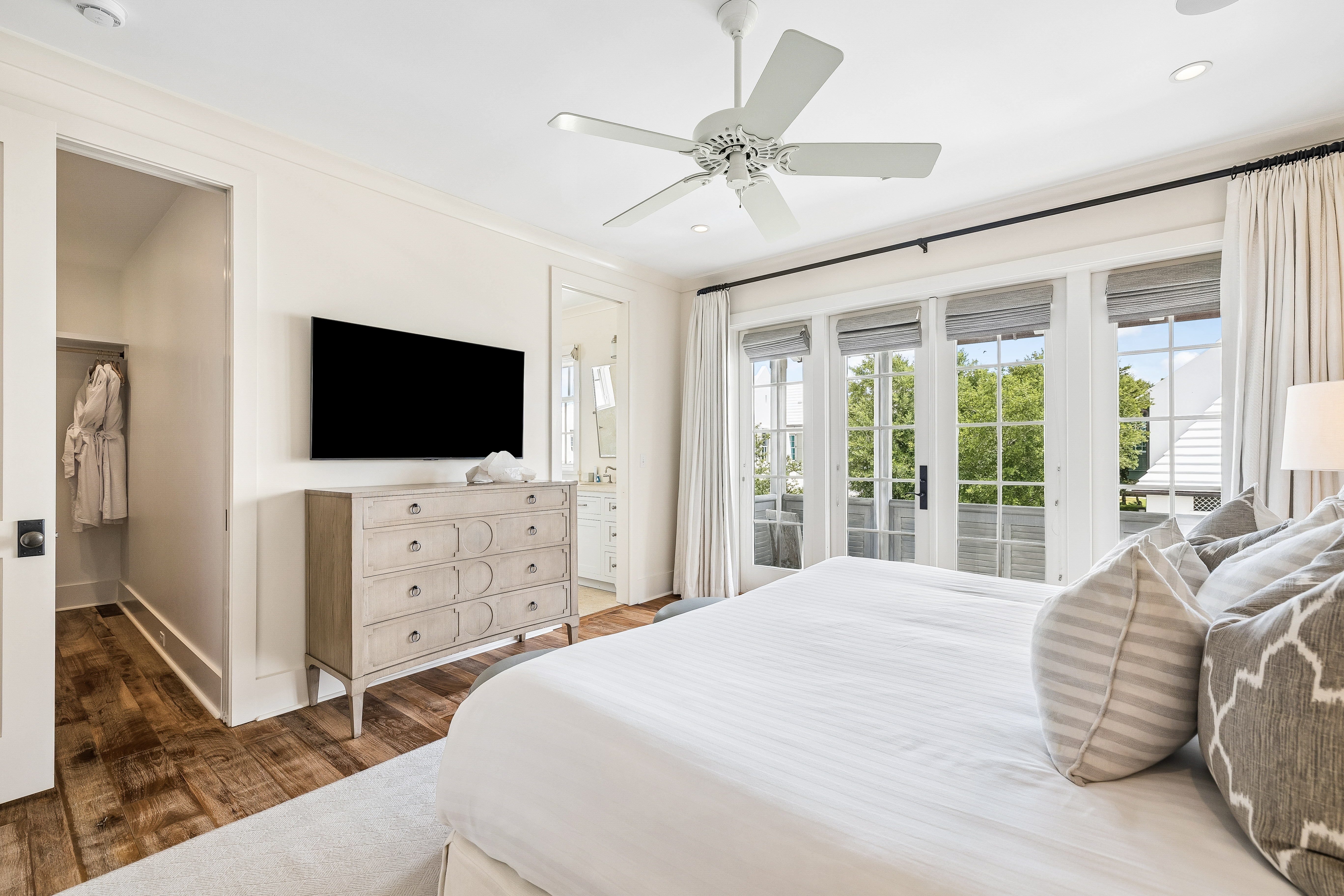 Courtyard Retreat with Dual Primary Suites in Coastal Community - 物件實景