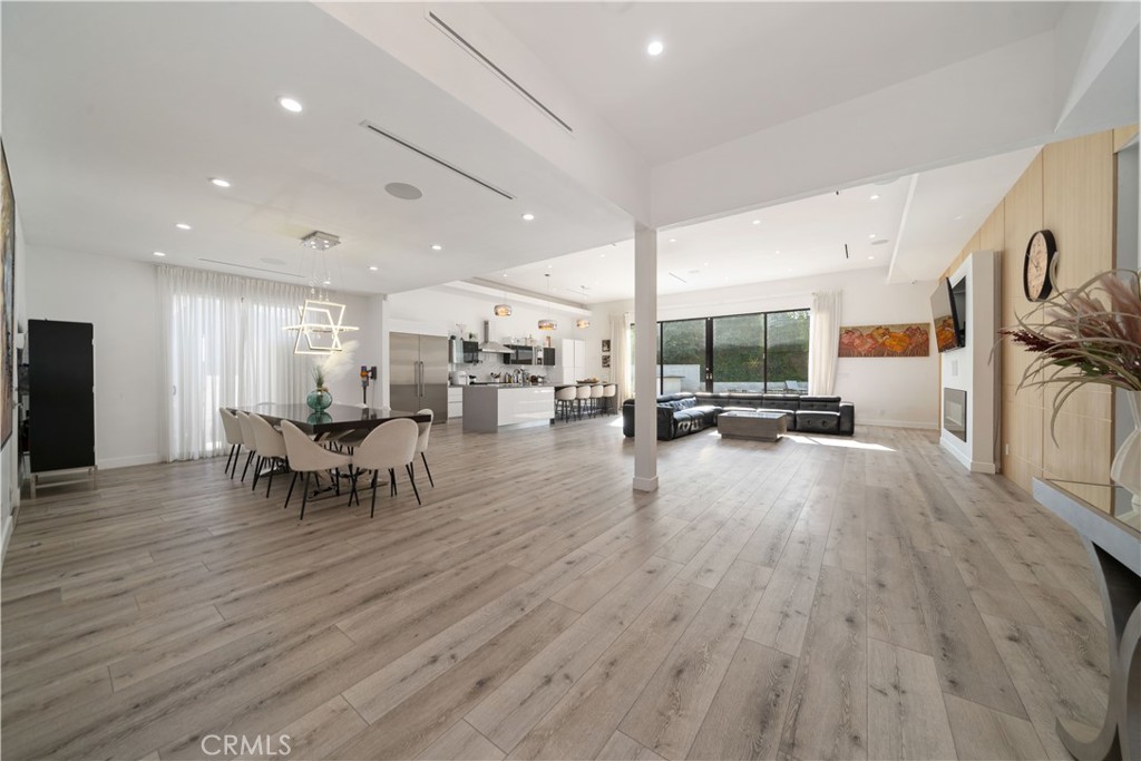 Woodland Hills, California, 91367, United States, 4 Bedrooms Bedrooms, ,2 BathroomsBathrooms,Residential,For Sale,2003177