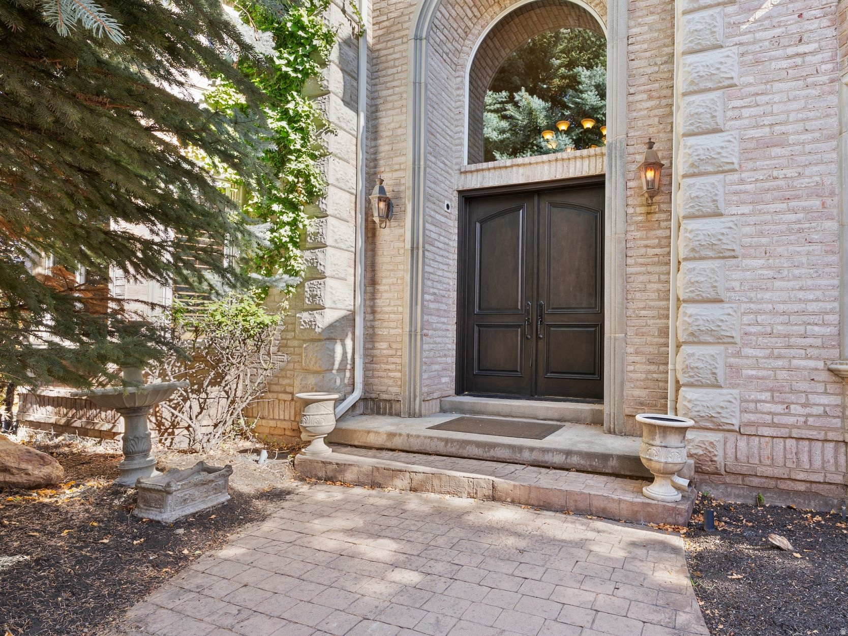 Sandy, Utah, 84092, United States, 6 Bedrooms Bedrooms, ,7 BathroomsBathrooms,Residential,For Sale,1988296