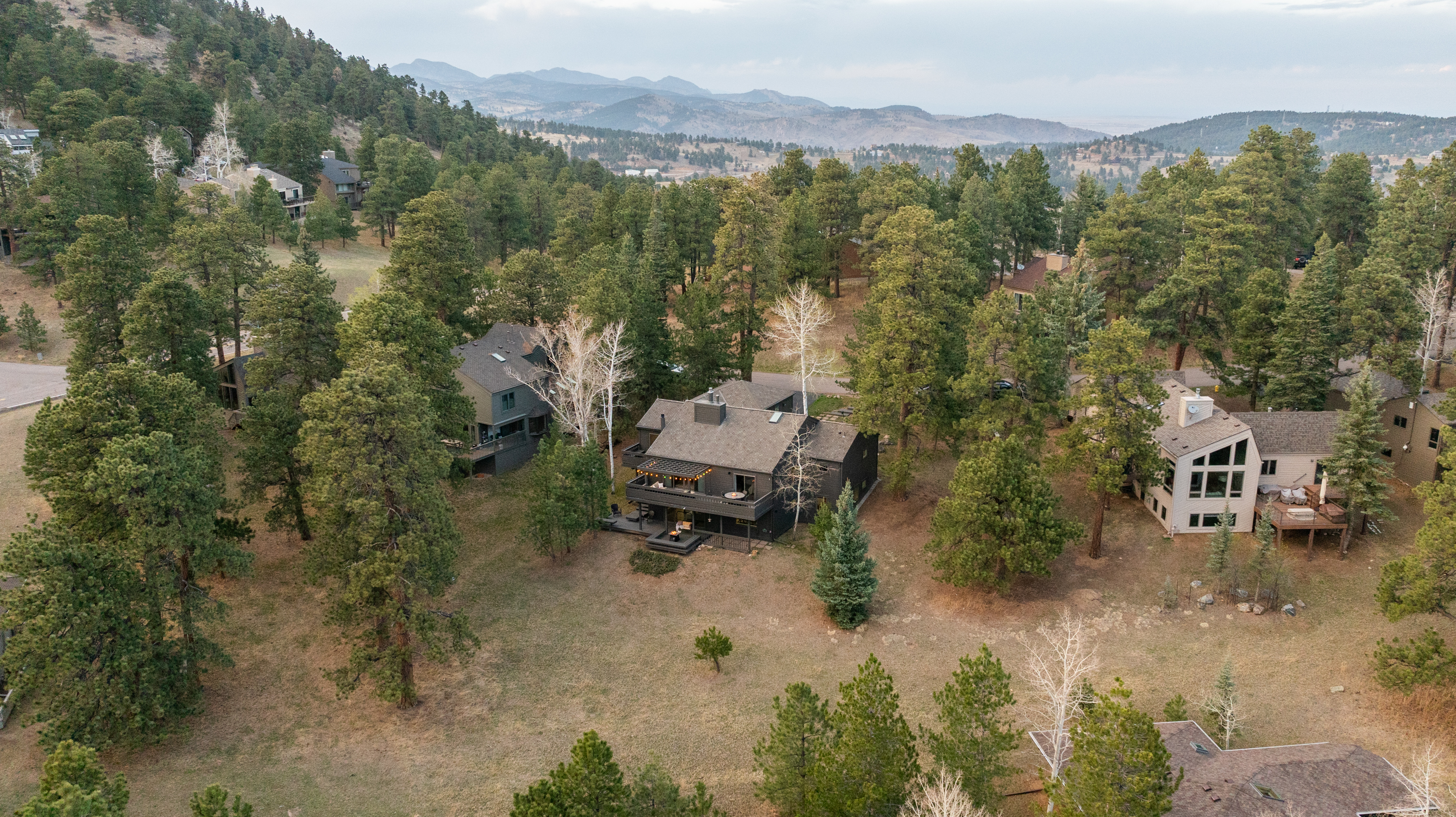  Thoughtfully Updated Throughout - 物件實景