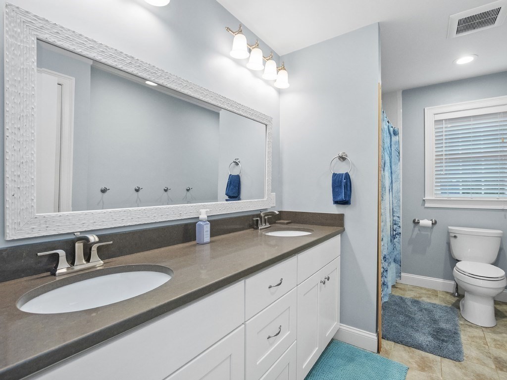 Waltham, Massachusetts, 02451, United States, 4 Bedrooms Bedrooms, ,5 BathroomsBathrooms,Residential,For Sale,1940187