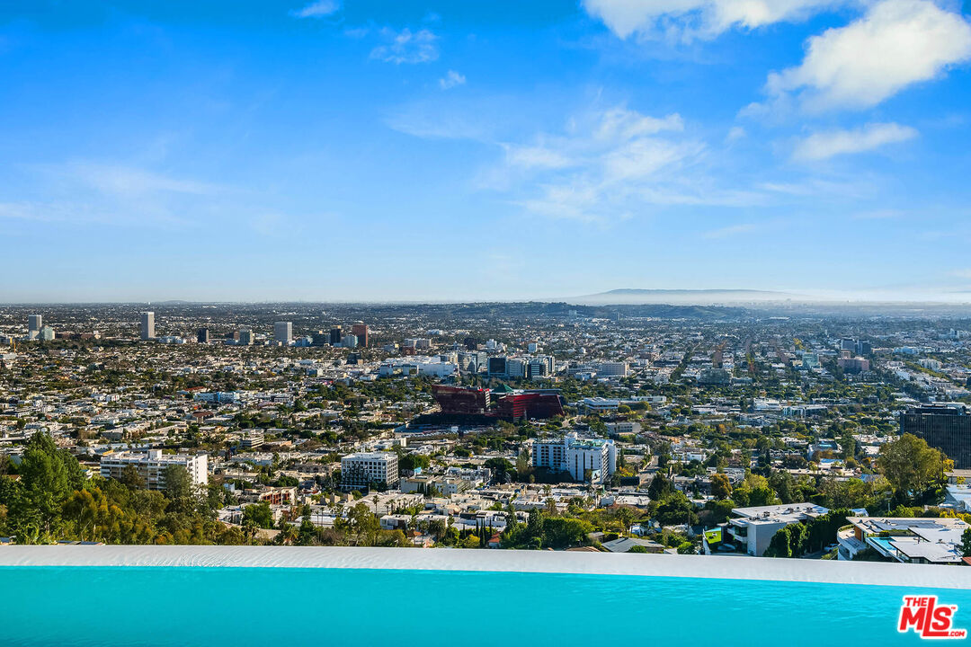 Los Angeles, California, 90069, United States, 7 Bedrooms Bedrooms, ,9 BathroomsBathrooms,Residential,For Sale,1925200