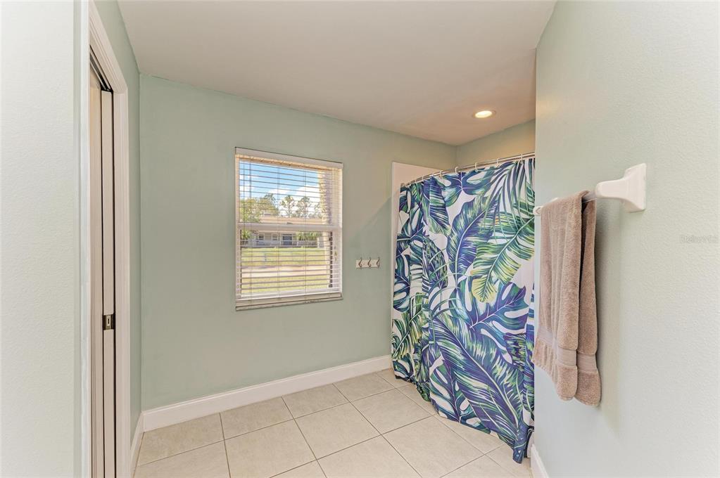 Bradenton, Florida, 34212, United States, 3 Bedrooms Bedrooms, ,2 BathroomsBathrooms,Residential,For Sale,1751964