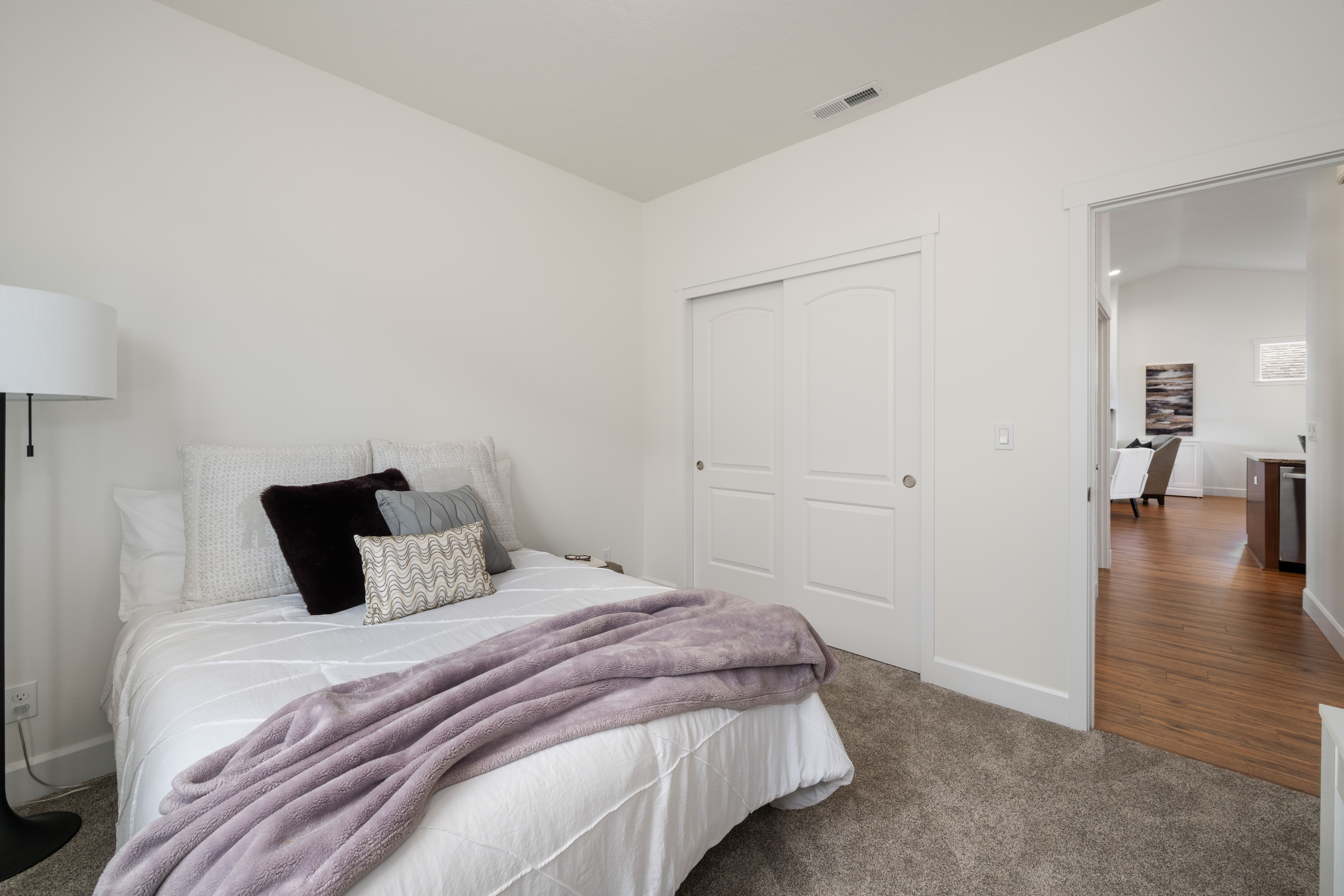  55+ Low Maintenance Living - 物件實景