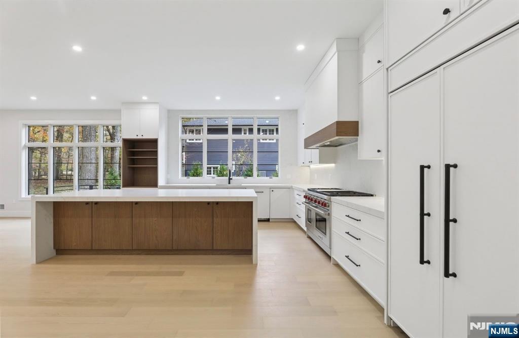 Haworth, New Jersey, 07641, United States, 6 Bedrooms Bedrooms, ,7 BathroomsBathrooms,Residential,For Sale,1989640