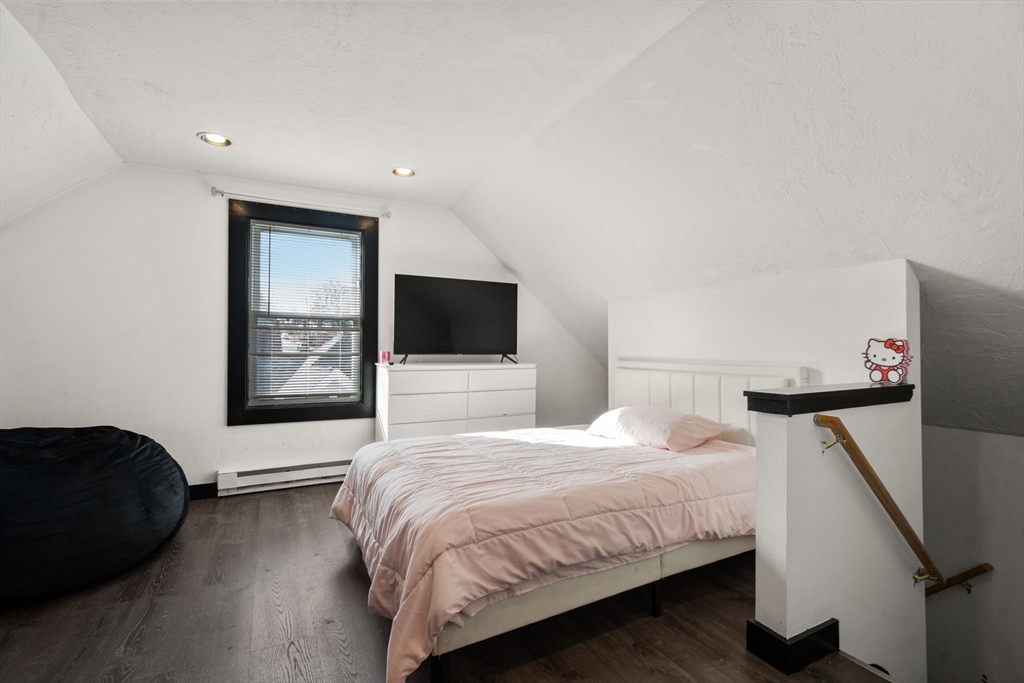 Southbridge, Massachusetts, 01550, United States, 7 Bedrooms Bedrooms, ,4 BathroomsBathrooms,Residential,For Sale,1990940