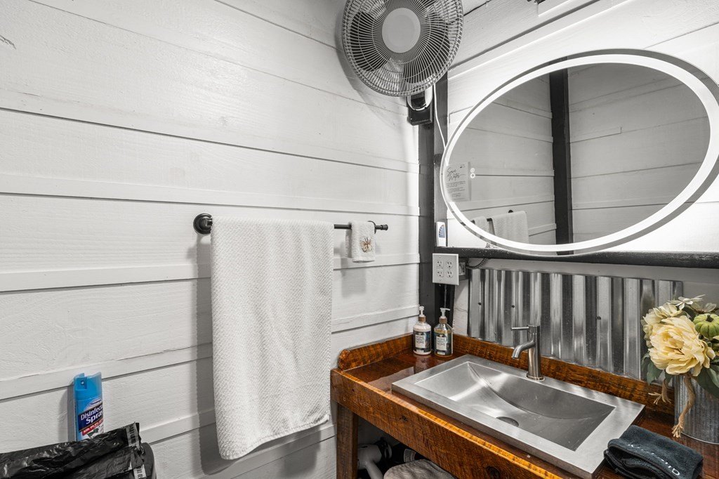 Brasstown, North Carolina, 28902, United States, 3 Bedrooms Bedrooms, ,3 BathroomsBathrooms,Residential,For Sale,1986118