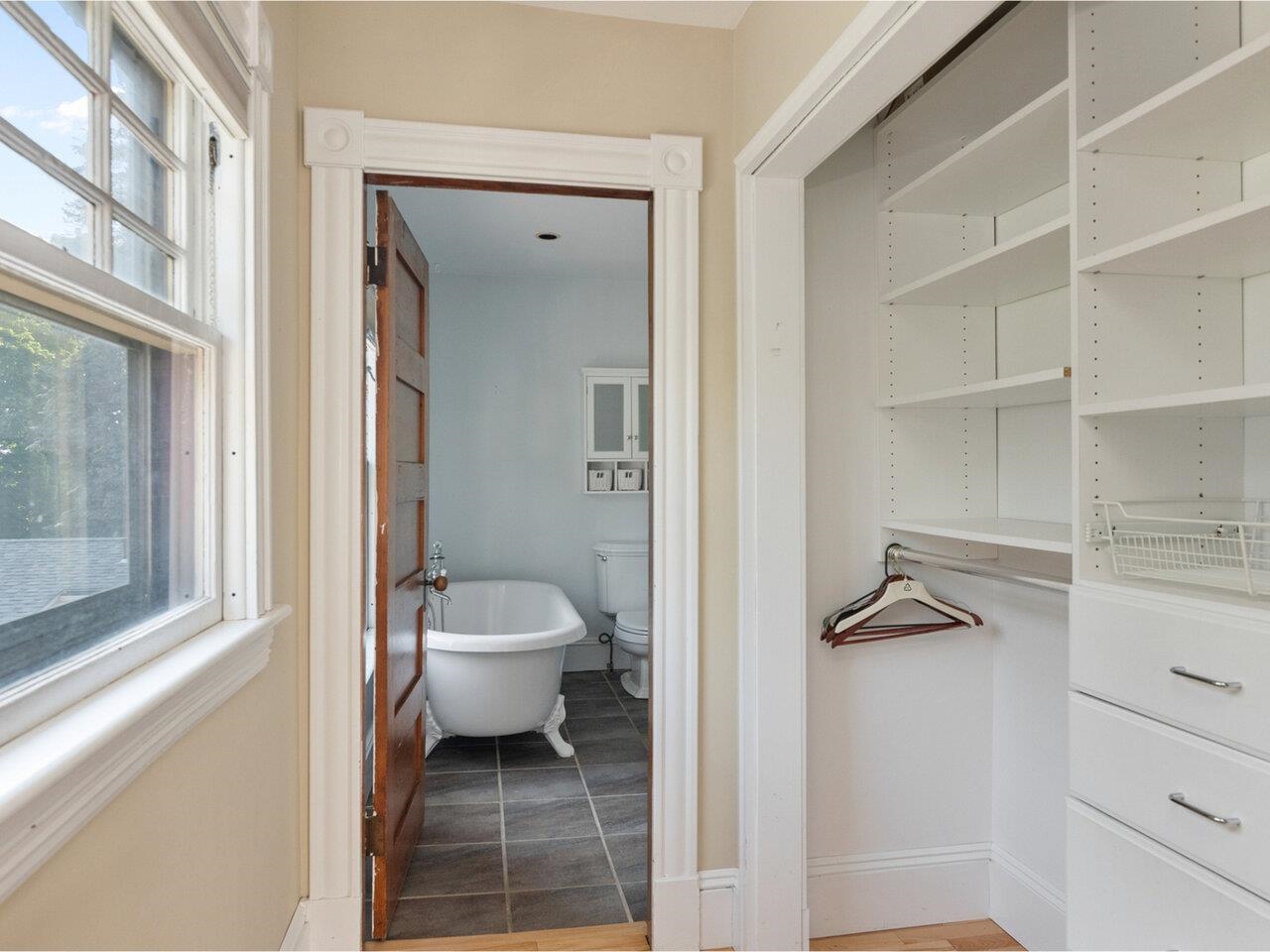 Burlington, Vermont, 05401, United States, 5 Bedrooms Bedrooms, ,2 BathroomsBathrooms,Residential,For Sale,1862244