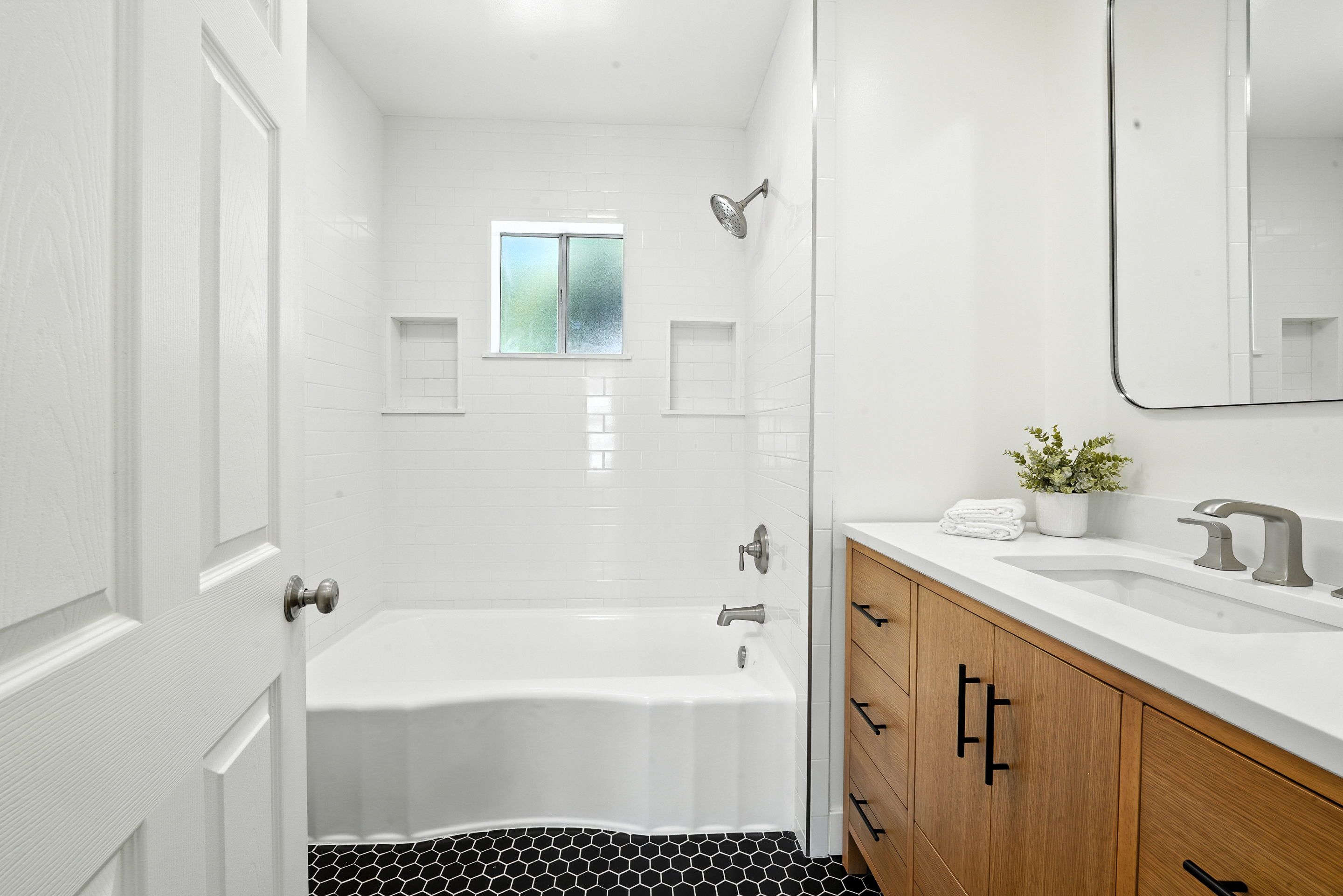 Los Angeles, California, 90042, United States, 3 Bedrooms Bedrooms, ,3 BathroomsBathrooms,Residential,For Sale,1909729