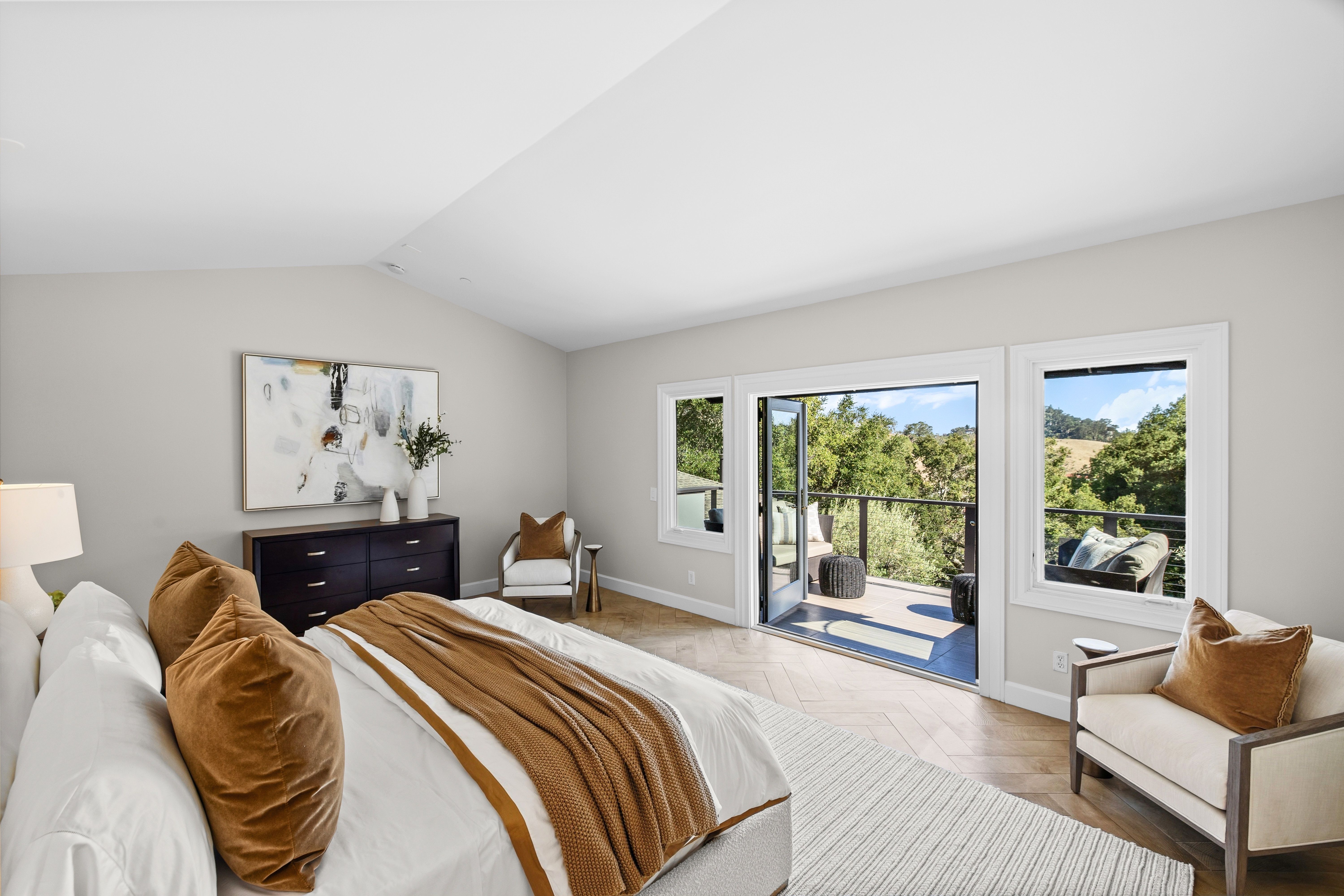  Resort Living in Sorich Park — Gated Mediterranean Estate With Pool and Views - 物件實景