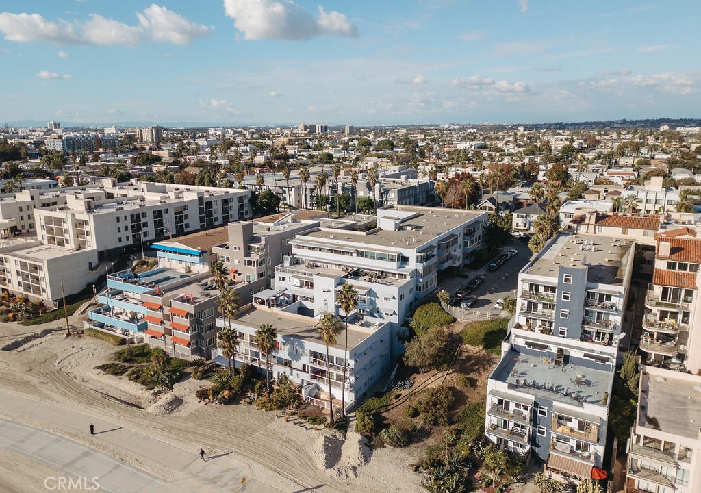 Long Beach, California, 90802, United States, 2 Bedrooms Bedrooms, ,2 BathroomsBathrooms,Residential,For Sale,1994707