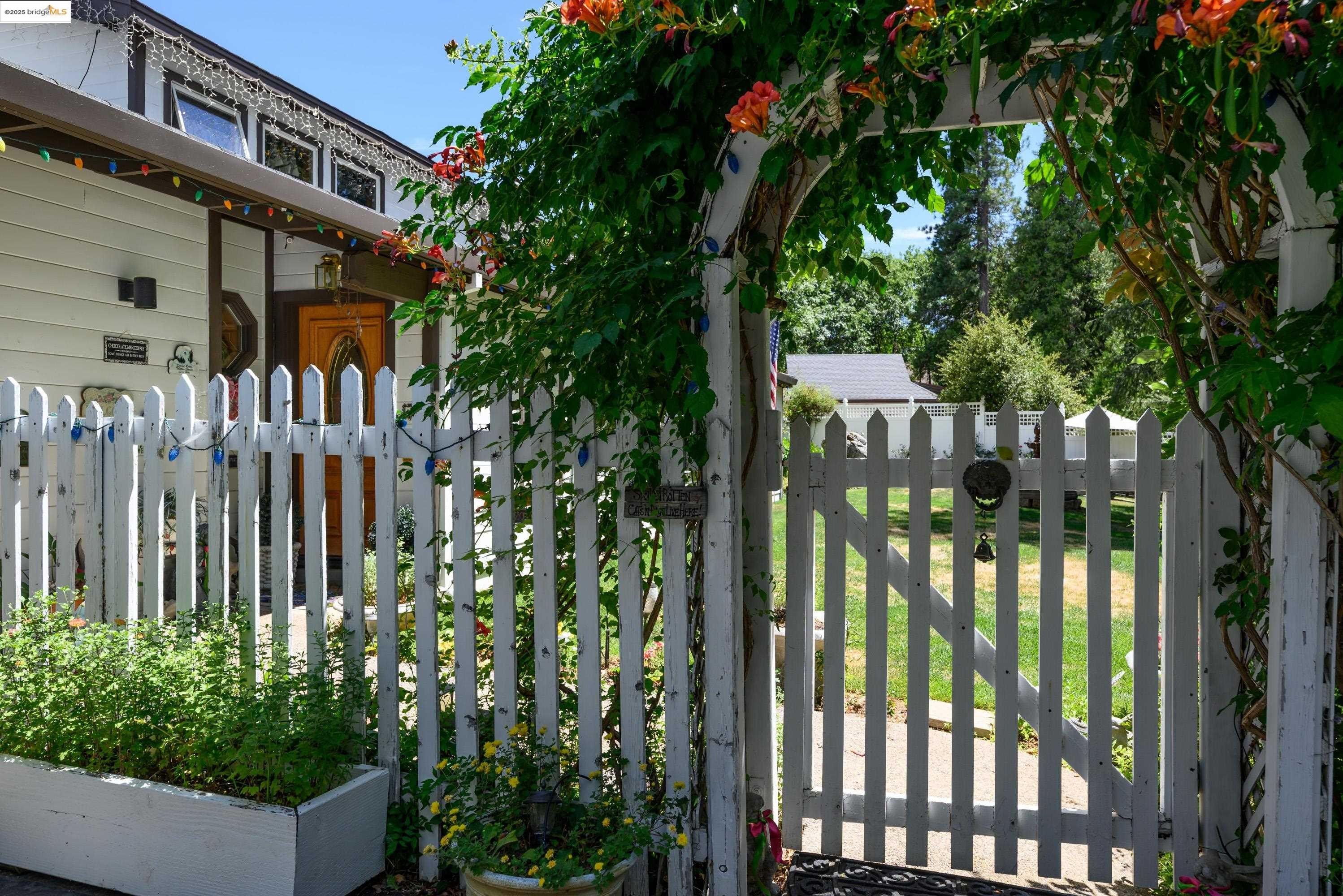 Twain Harte, California, 95383, United States, 3 Bedrooms Bedrooms, ,5 BathroomsBathrooms,Residential,For Sale,1900686