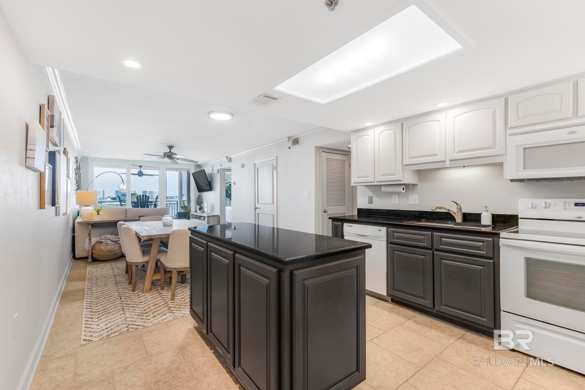 Orange Beach, Alabama, 36561, United States, 2 Bedrooms Bedrooms, ,2 BathroomsBathrooms,Residential,For Sale,1940120