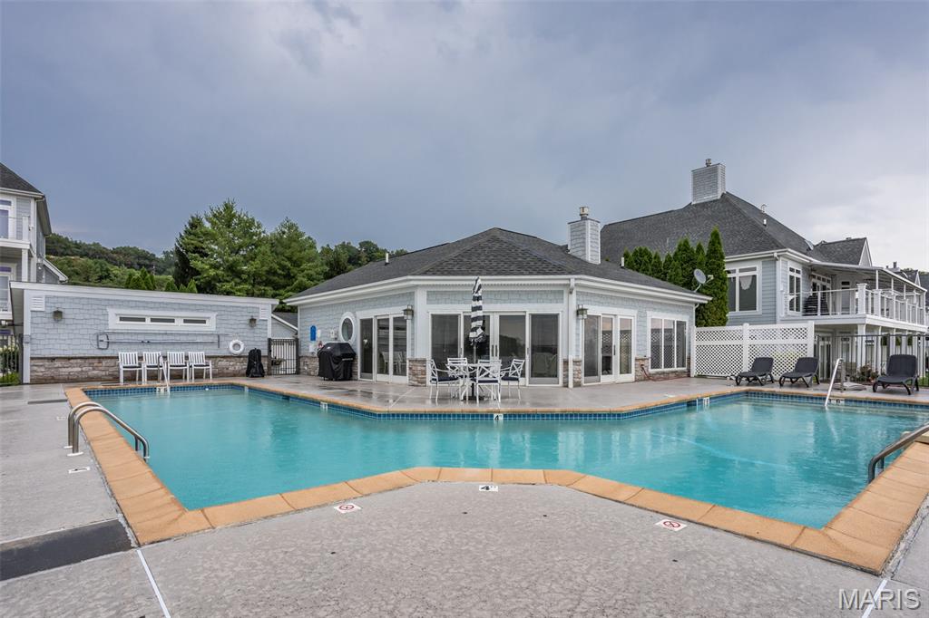 Grafton, Illinois, 62037, United States, 2 Bedrooms Bedrooms, ,2 BathroomsBathrooms,Residential,For Sale,1907573