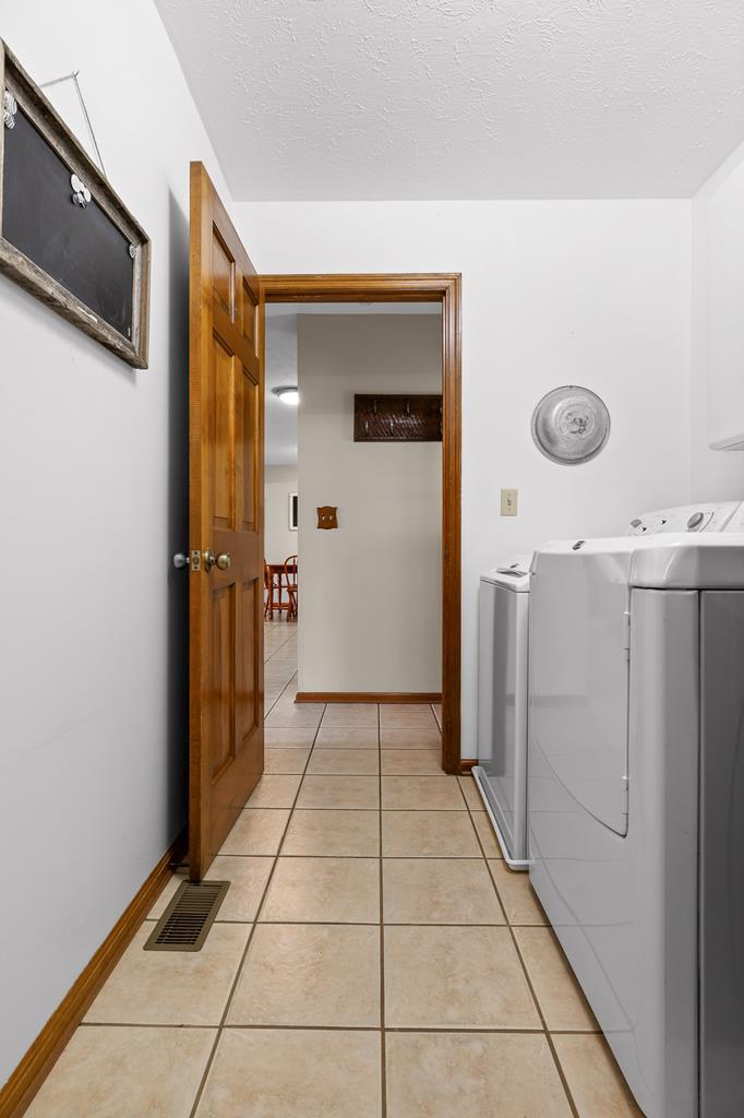 Ringgold, Georgia, 30736, United States, 6 Bedrooms Bedrooms, ,4 BathroomsBathrooms,Residential,For Sale,1927527