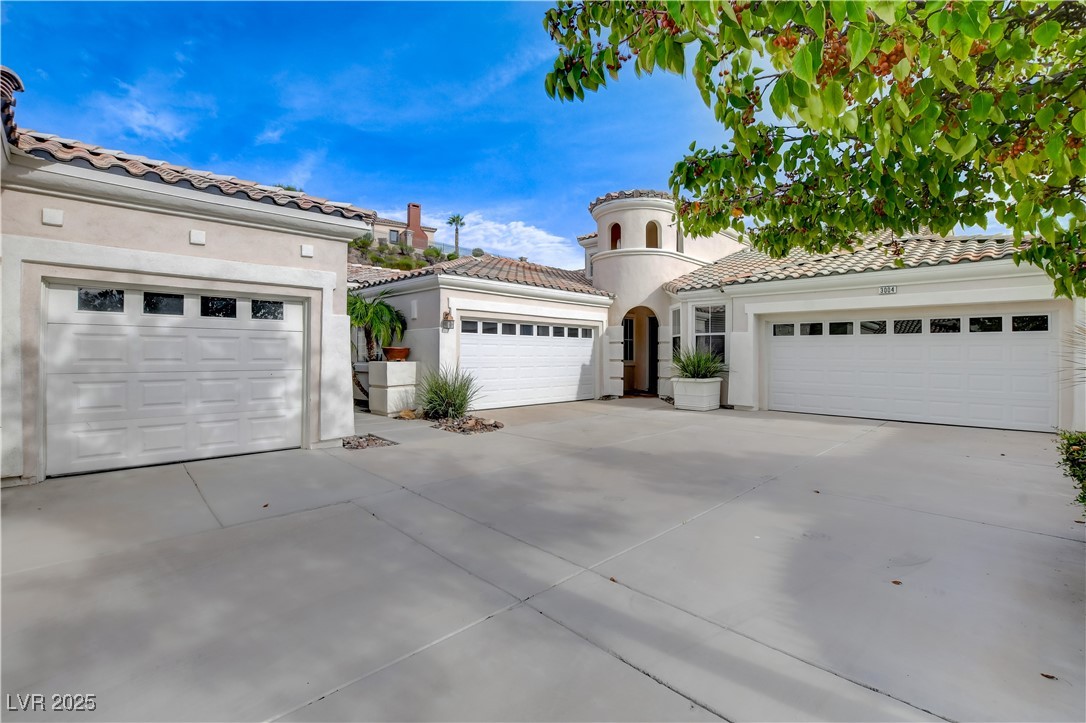 Henderson, Nevada, 89052, United States, 5 Bedrooms Bedrooms, ,4 BathroomsBathrooms,Residential,For Sale,1989374