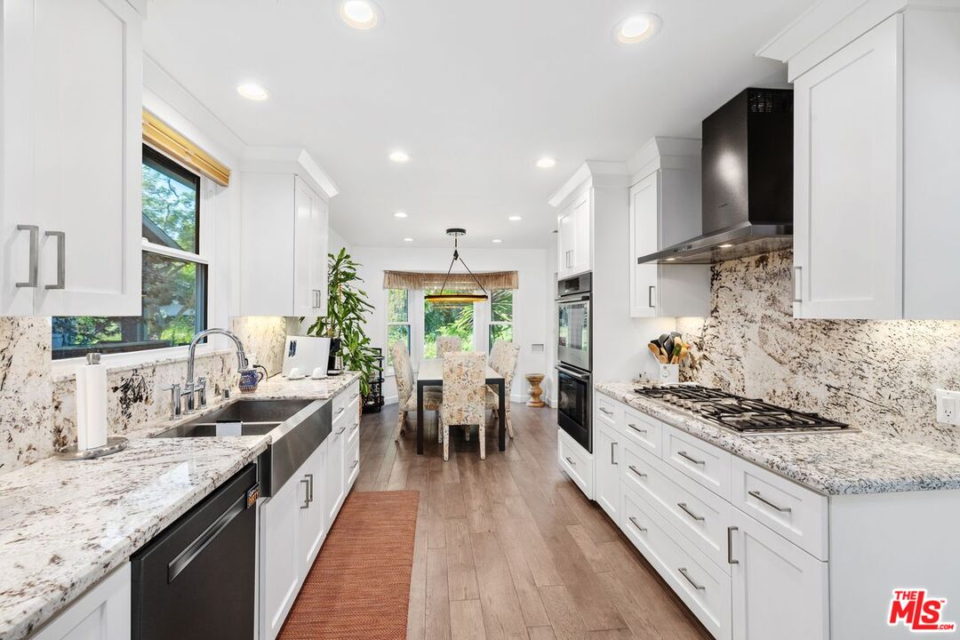 Los Angeles, California, 90034, United States, 4 Bedrooms Bedrooms, ,Residential,For Sale,1991116