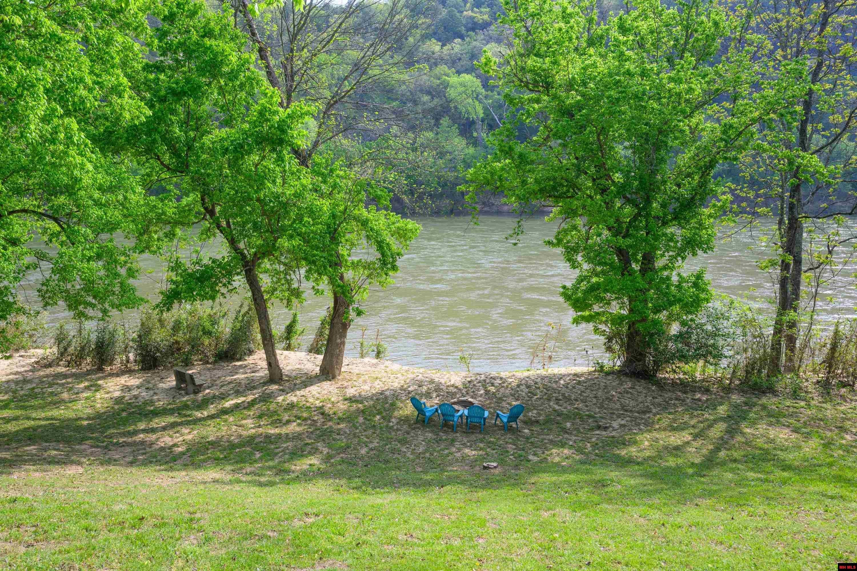Norfork, Arkansas, 72658, United States, 3 Bedrooms Bedrooms, ,3 BathroomsBathrooms,Residential,For Sale,1921942