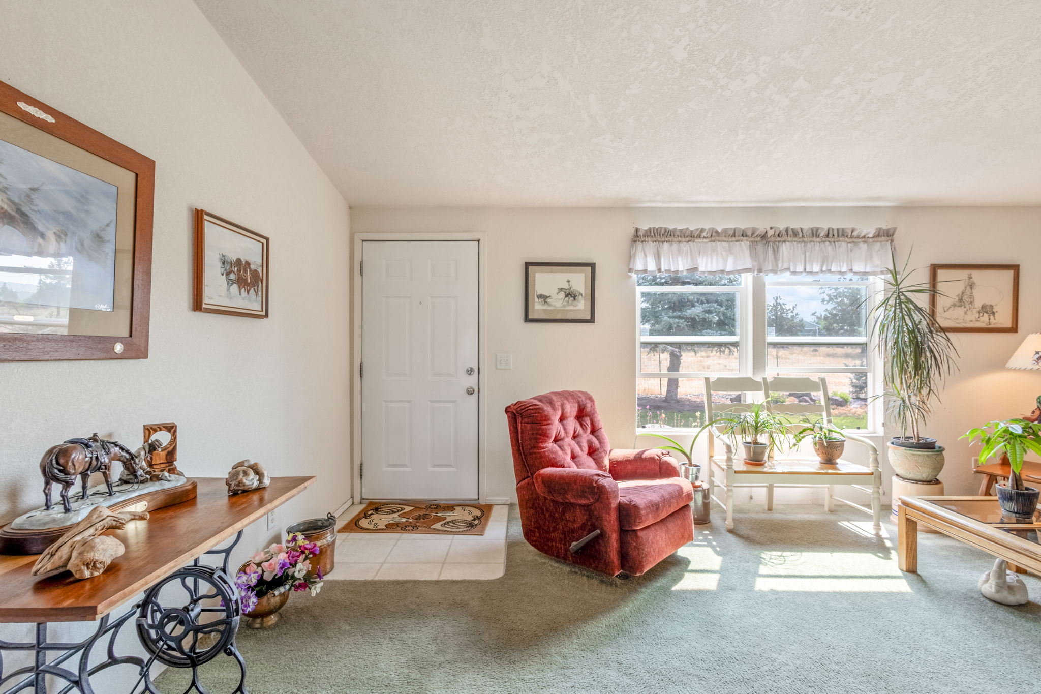 Prineville, Oregon, 97754, United States, 4 Bedrooms Bedrooms, ,2 BathroomsBathrooms,Residential,For Sale,1919985