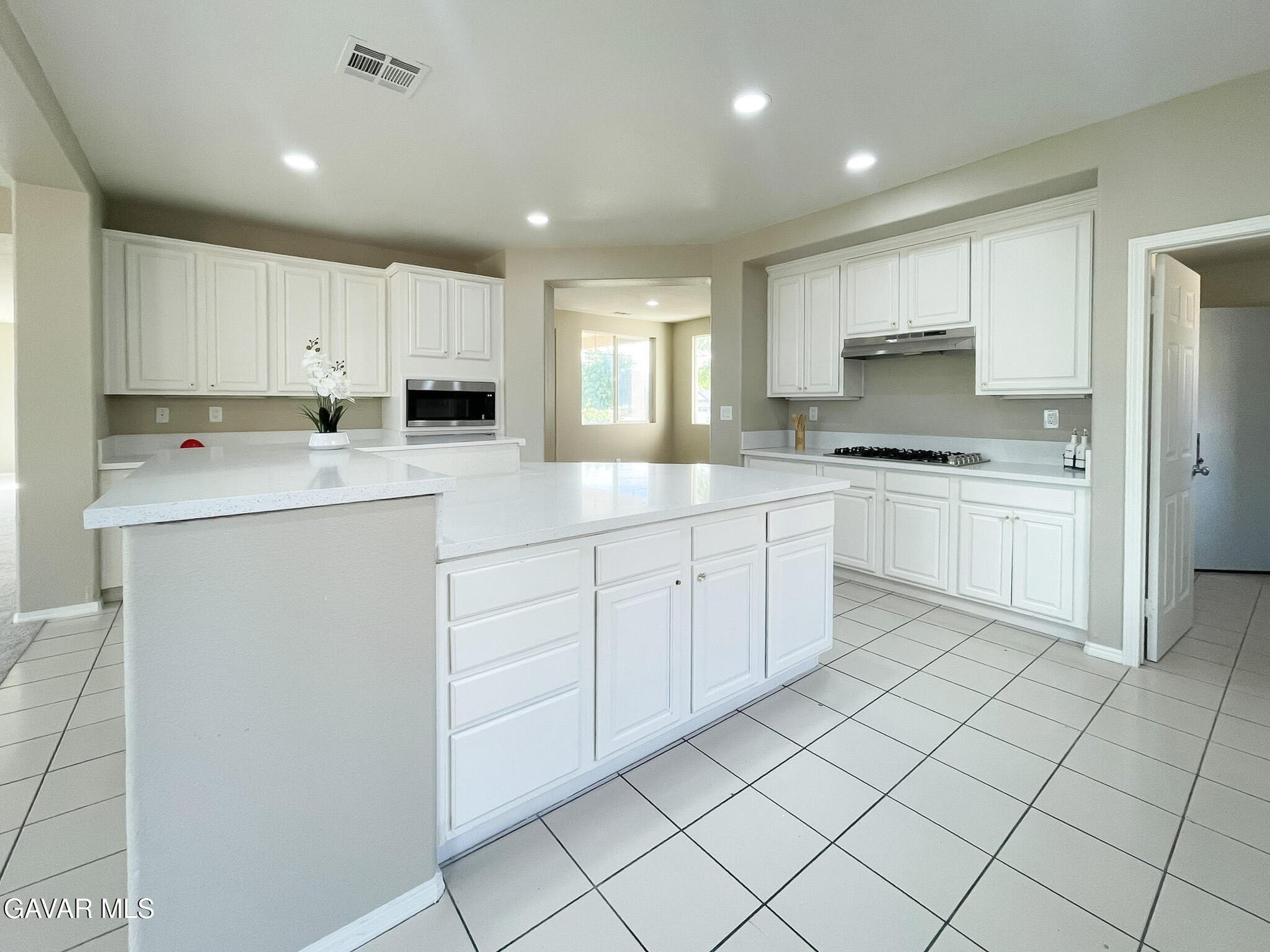 Palmdale, California, 93551, United States, 5 Bedrooms Bedrooms, ,3 BathroomsBathrooms,Residential,For Sale,2049343