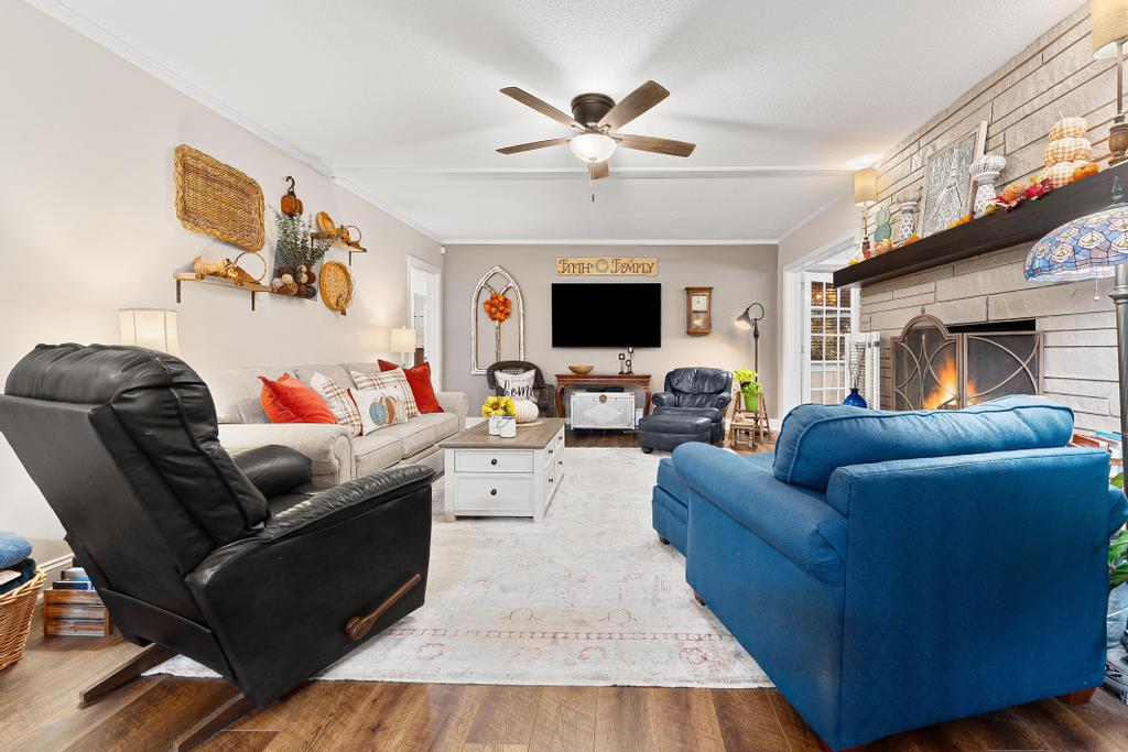 Hartwell, Georgia, 30643, United States, 4 Bedrooms Bedrooms, ,3 BathroomsBathrooms,Residential,For Sale,1989315