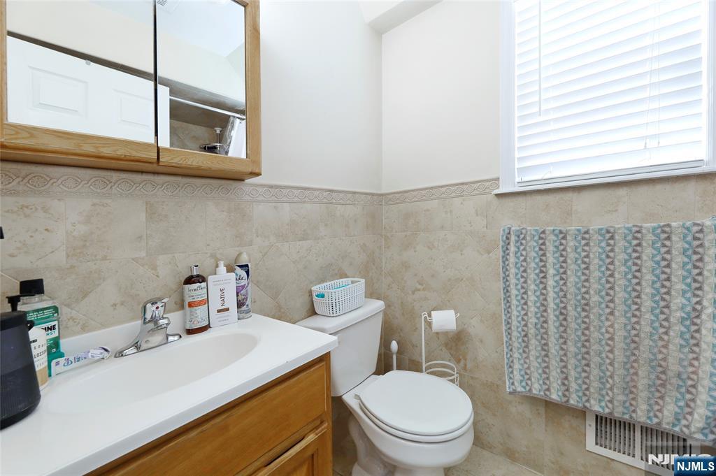 Harrison, New Jersey, 07029, United States, 5 Bedrooms Bedrooms, ,5 BathroomsBathrooms,Residential,For Sale,1985698