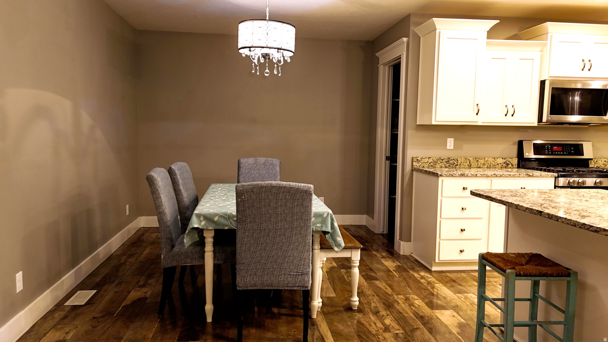 Plain City, Utah, 84404, United States, 7 Bedrooms Bedrooms, ,3 BathroomsBathrooms,Residential,For Sale,2000664