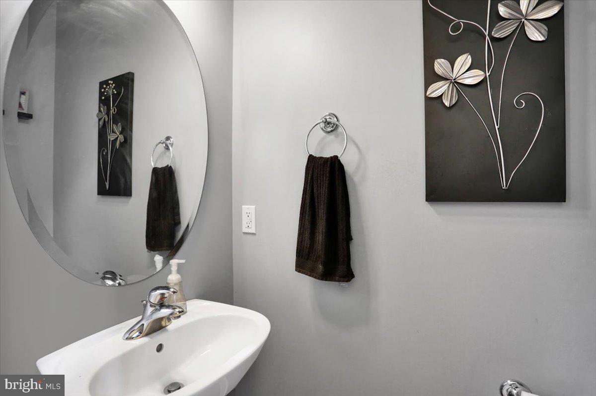 Reading, Pennsylvania, 19606, United States, 4 Bedrooms Bedrooms, ,4 BathroomsBathrooms,Residential,For Sale,1947941