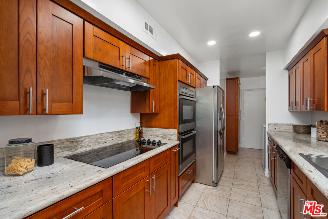 Sherman Oaks, California, 91423, United States, 3 Bedrooms Bedrooms, ,3 BathroomsBathrooms,Residential,For Sale,1927164