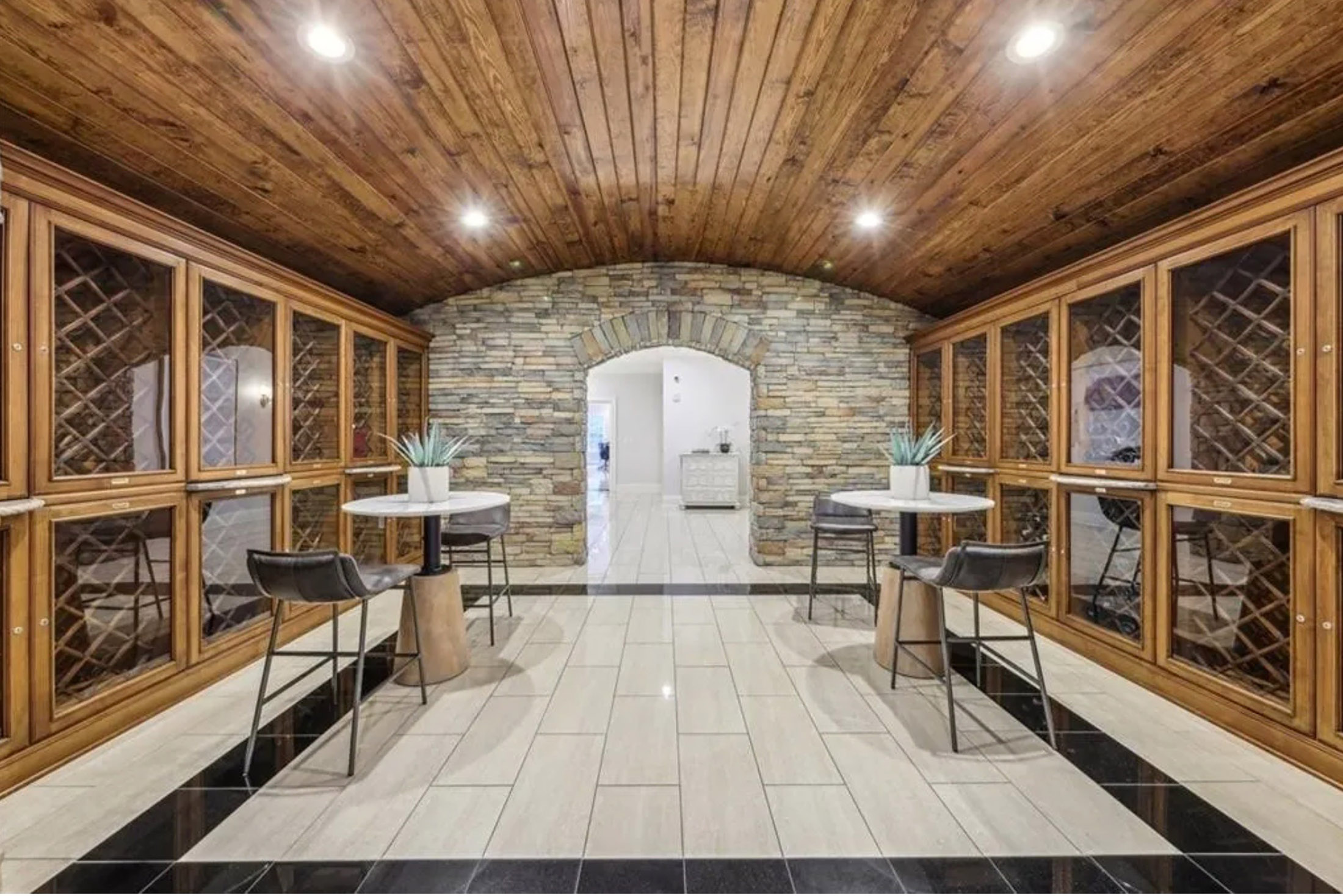  Showstopping Spacious Two Bedroom in the Exclusive Greystone at Vinings - 物件實景