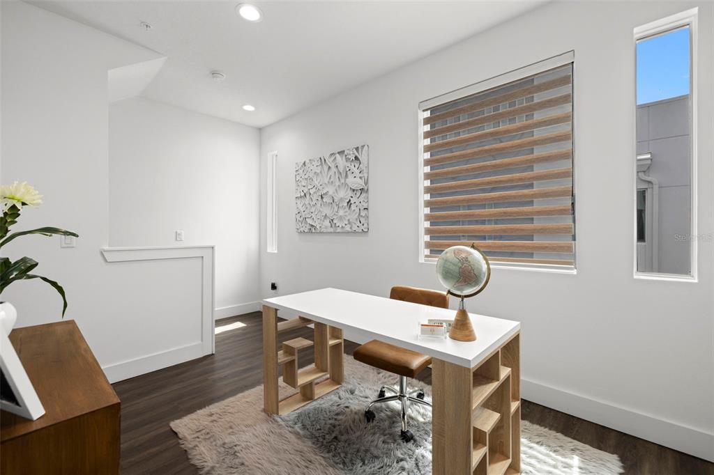 St Petersburg, Florida, 33701, United States, 2 Bedrooms Bedrooms, ,3 BathroomsBathrooms,Residential,For Sale,1994589