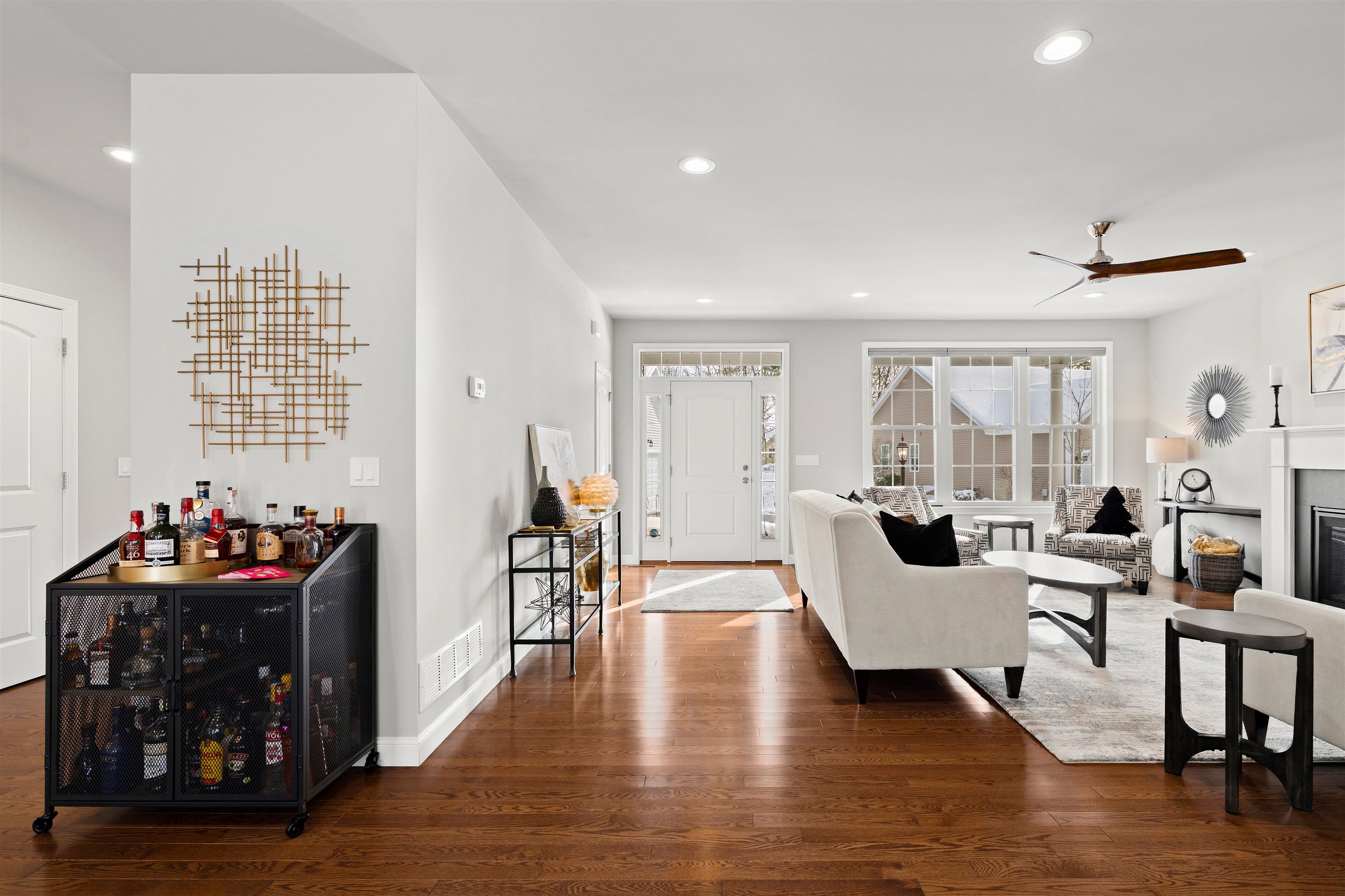 Manchester, New Hampshire, 03102, United States, 3 Bedrooms Bedrooms, ,3 BathroomsBathrooms,Residential,For Sale,2003193