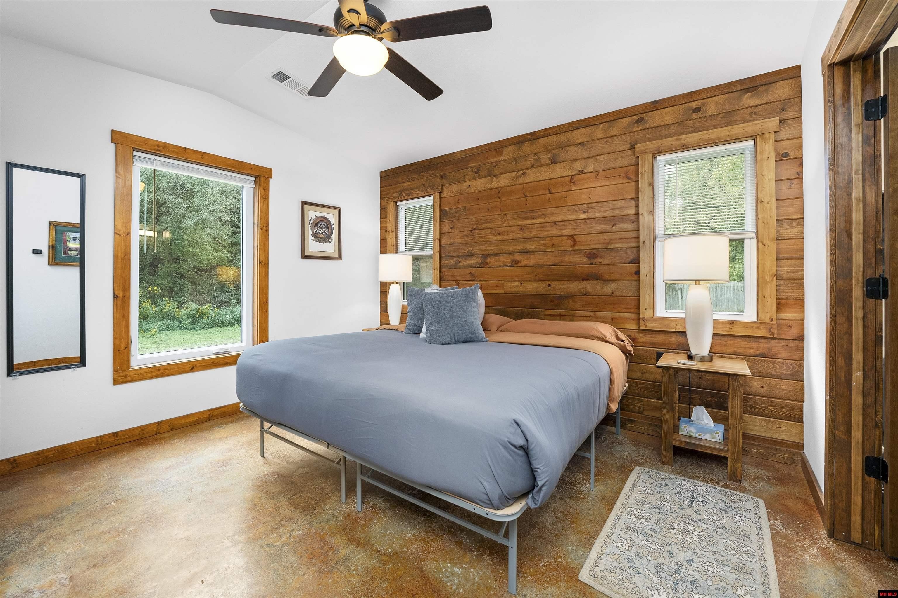 Norfork, Arkansas, 72658, United States, 4 Bedrooms Bedrooms, ,4 BathroomsBathrooms,Residential,For Sale,1976575