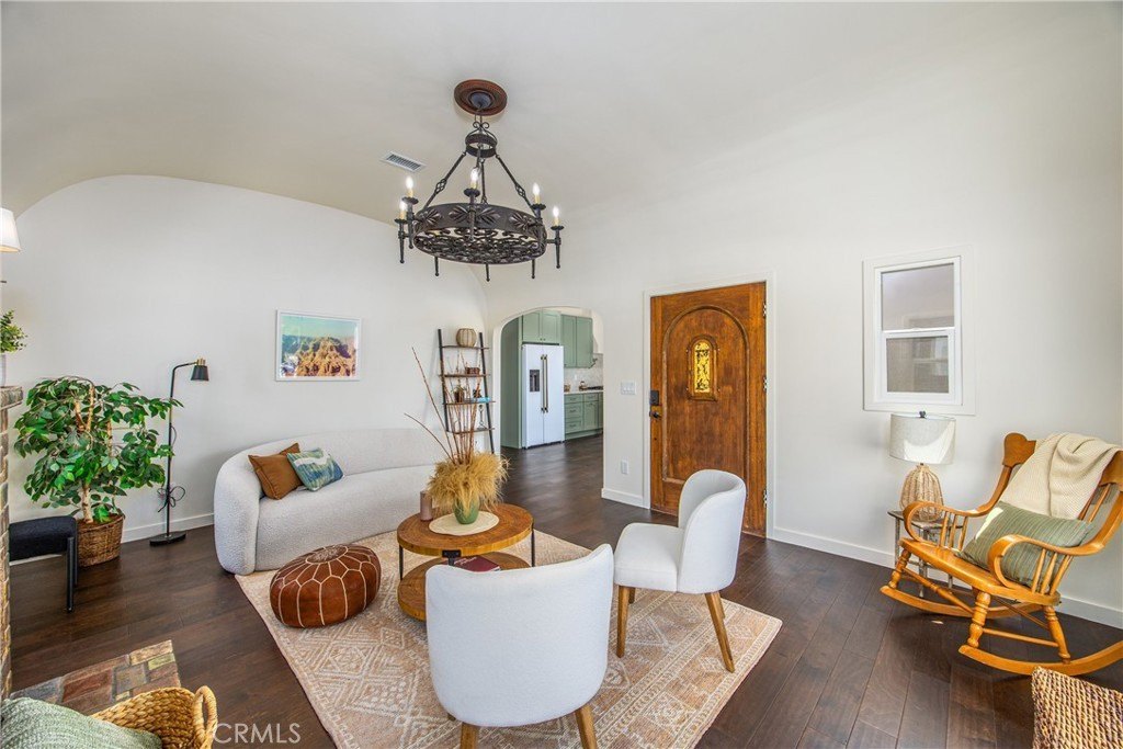 Los Angeles, California, 90043, United States, 3 Bedrooms Bedrooms, ,2 BathroomsBathrooms,Residential,For Sale,1933767
