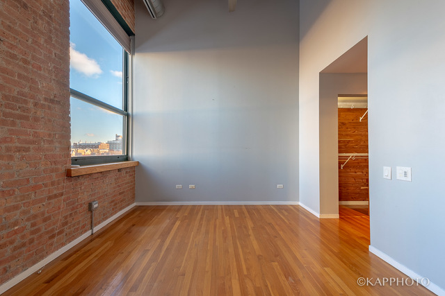 Chicago, Illinois, 60616, United States, 3 Bedrooms Bedrooms, ,2 BathroomsBathrooms,Residential,For Sale,1881294