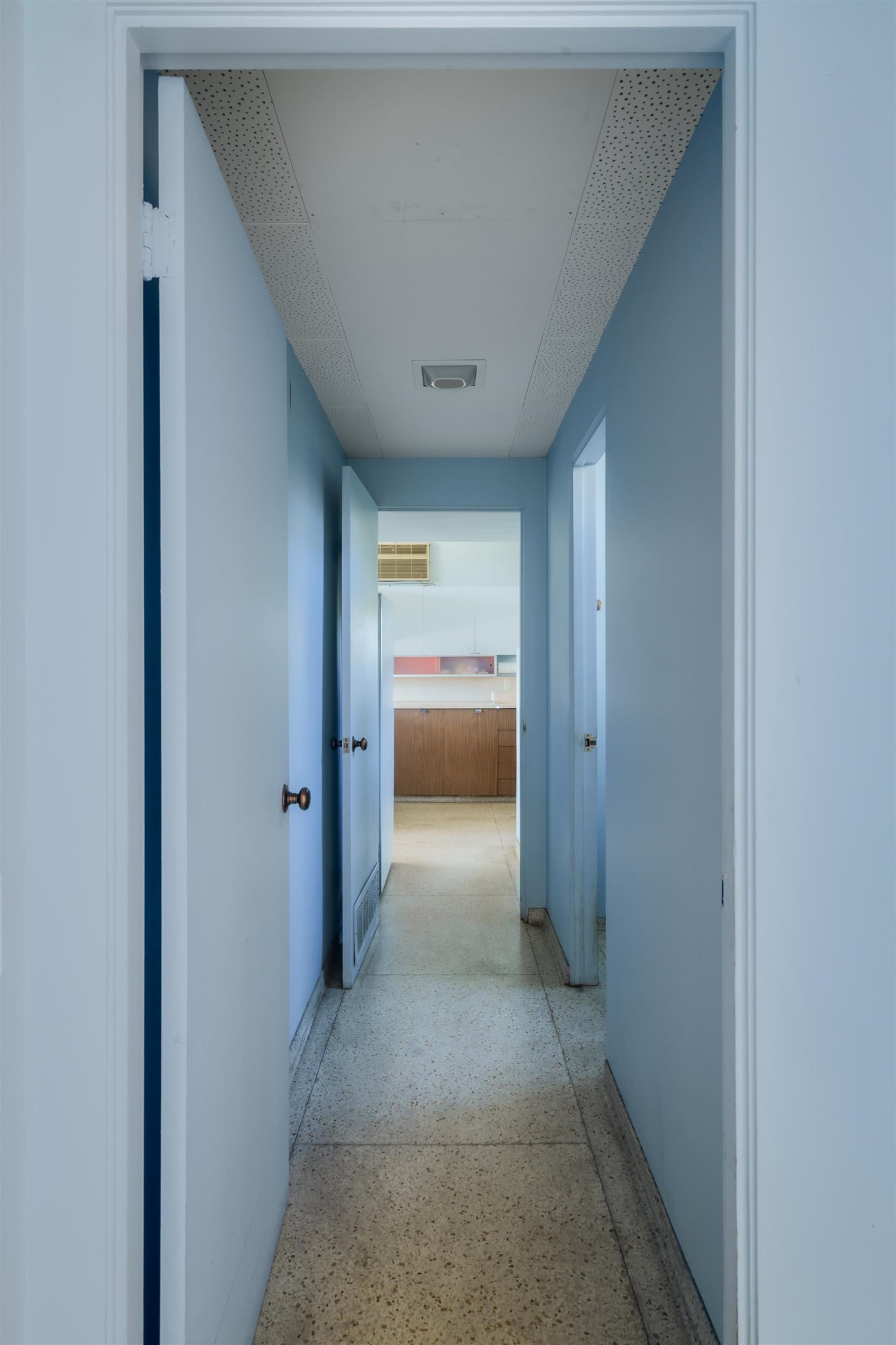  2885 Edgewick Road - 物件實景