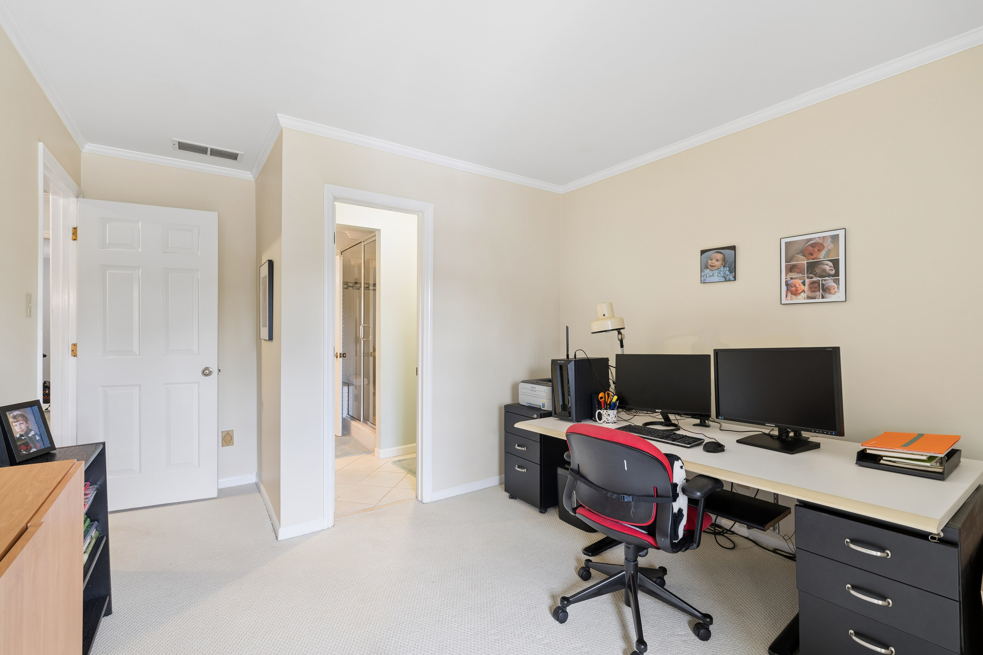  Lovingly Maintained and Thoughtfully Updated Residence - 物件實景