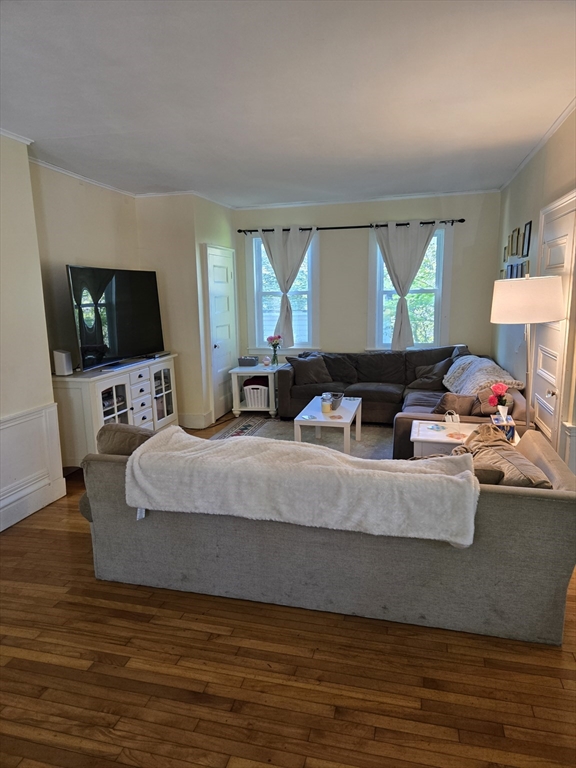 Amherst, Massachusetts, 01002, United States, 5 Bedrooms Bedrooms, ,2 BathroomsBathrooms,Residential,For Sale,1979386