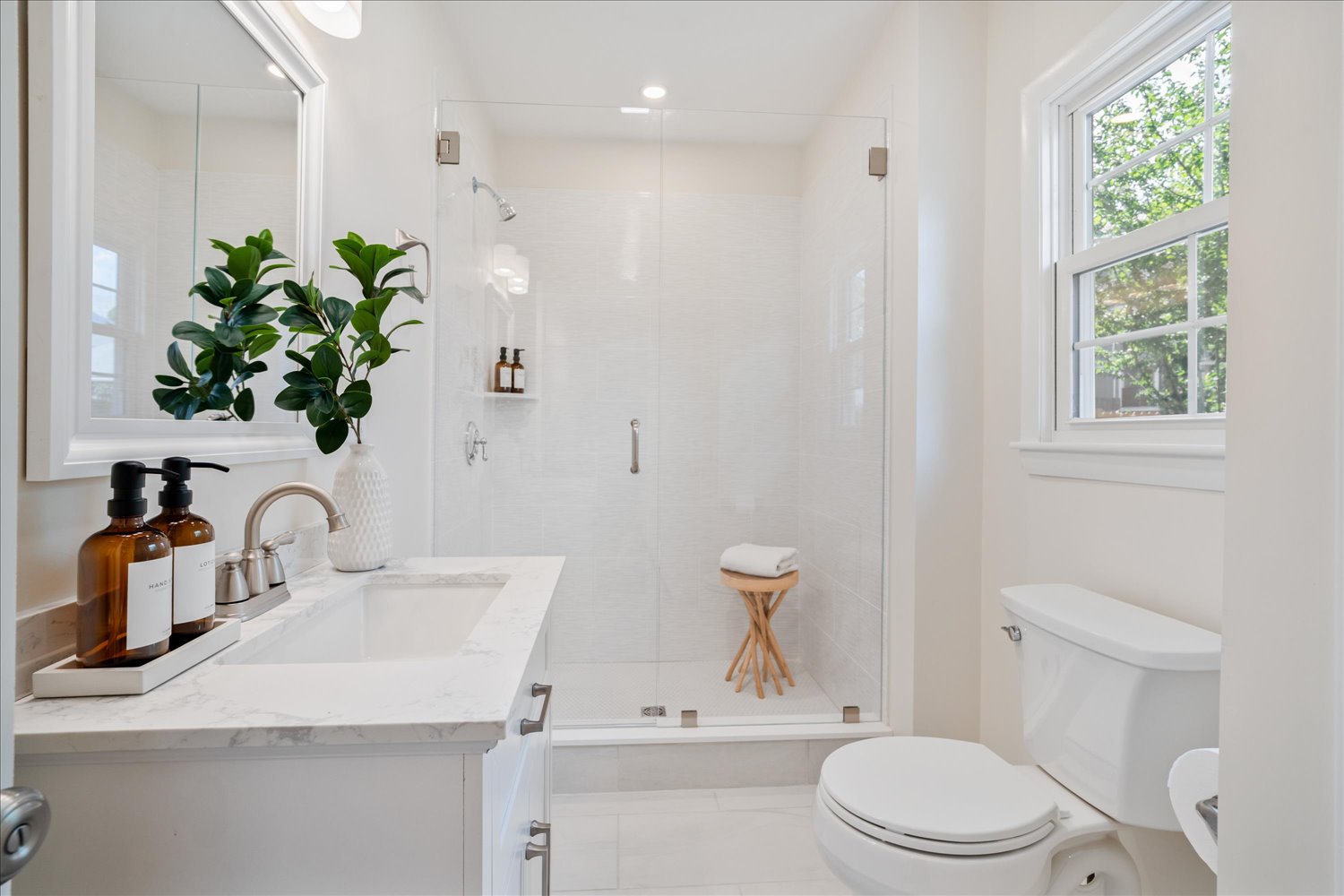 Providence, Rhode Island, 02906, United States, 2 Bedrooms Bedrooms, ,2 BathroomsBathrooms,Residential,For Sale,1943383