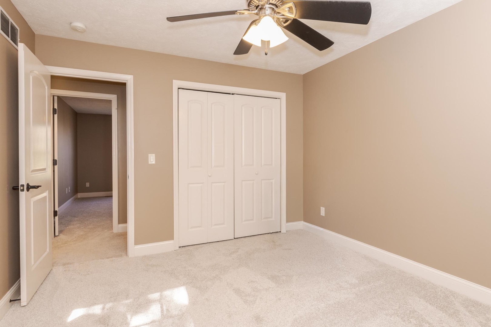 Bloomington, Illinois, 61704, United States, 4 Bedrooms Bedrooms, ,4 BathroomsBathrooms,Residential,For Sale,1996110