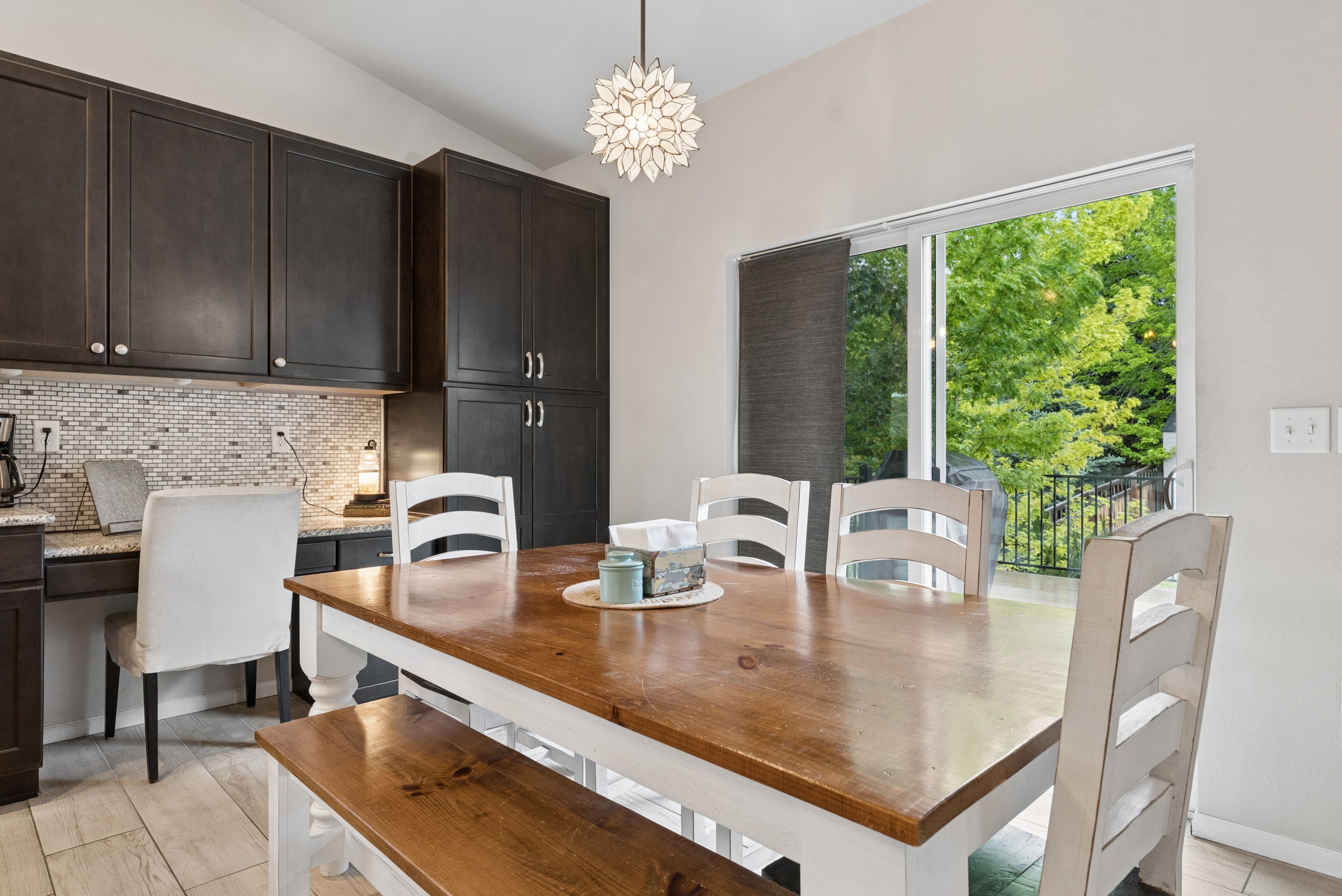  Main Level Living Paired With An Exceptional Location - 物件實景