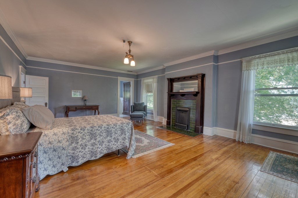 Andrews, North Carolina, 28901, United States, 5 Bedrooms Bedrooms, ,4 BathroomsBathrooms,Residential,For Sale,1912195