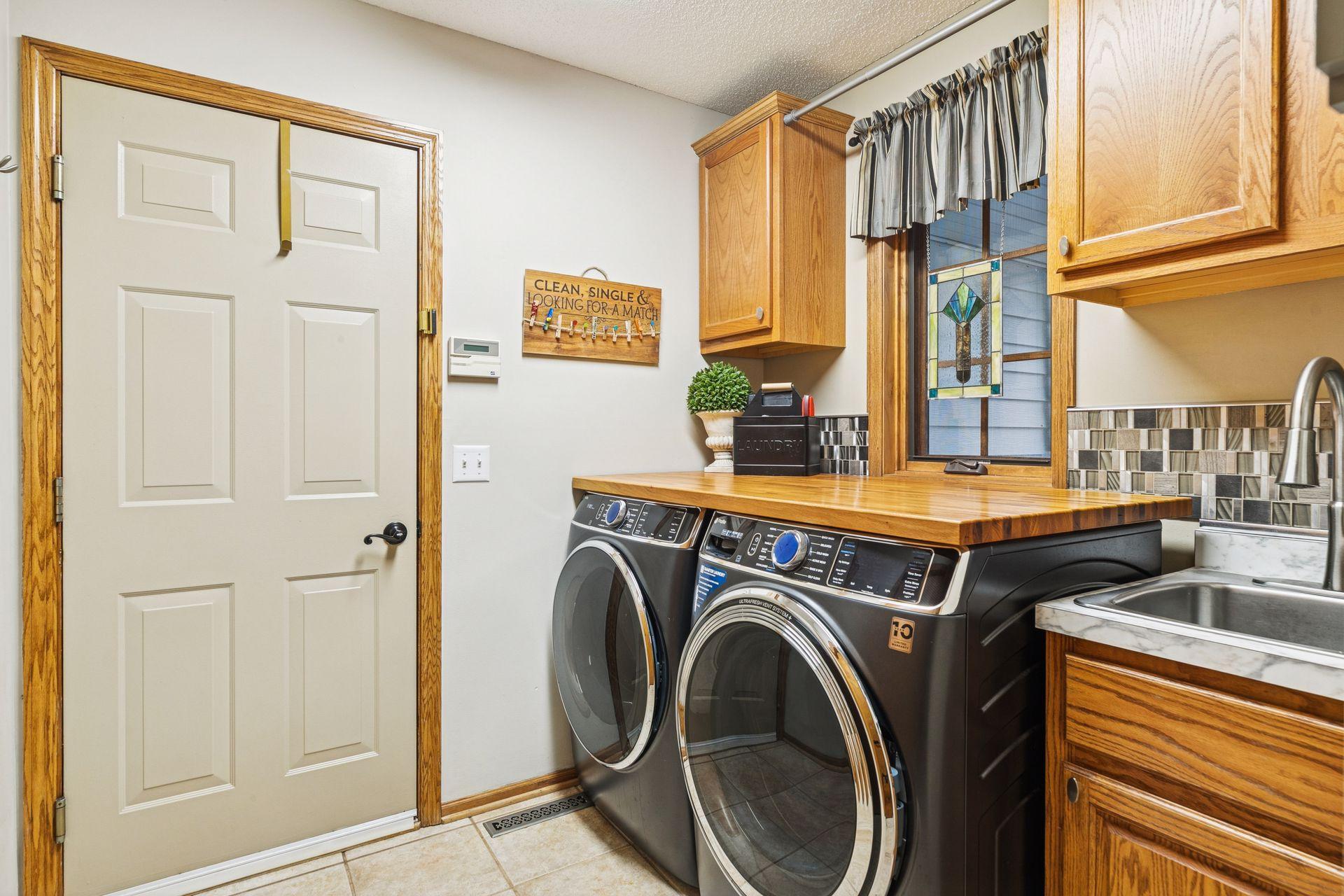 Woodbury, Minnesota, 55129, United States, 5 Bedrooms Bedrooms, ,3 BathroomsBathrooms,Residential,For Sale,1998443