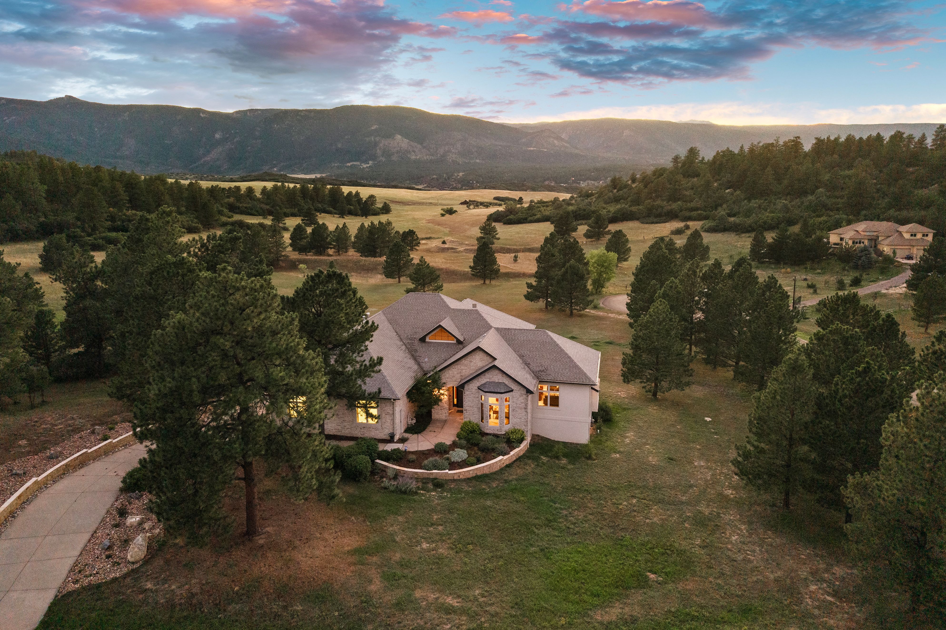  Set on over 4 acres in Perry Park East - 物件實景