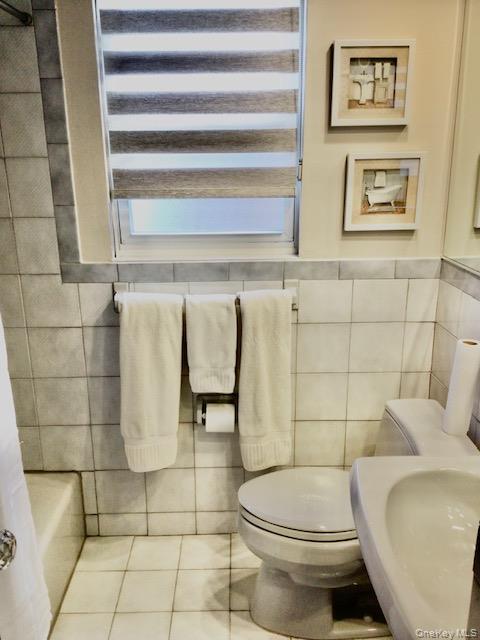 Glen Oaks, New York, 11004, United States, 4 Bedrooms Bedrooms, ,1 BathroomBathrooms,Residential,For Sale,1989655