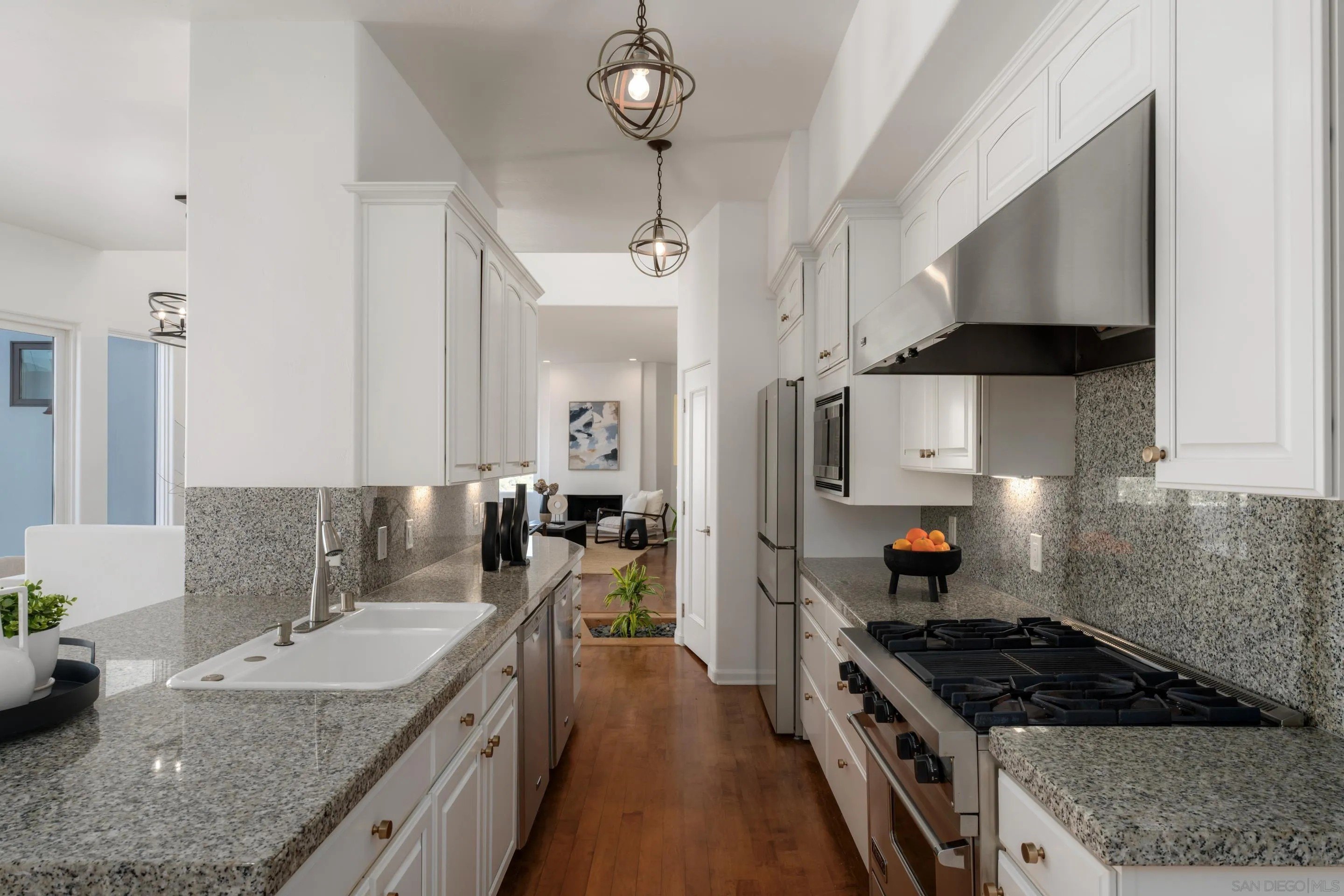 La Jolla, California, 92037, United States, 5 Bedrooms Bedrooms, ,6 BathroomsBathrooms,Residential,For Sale,1991356