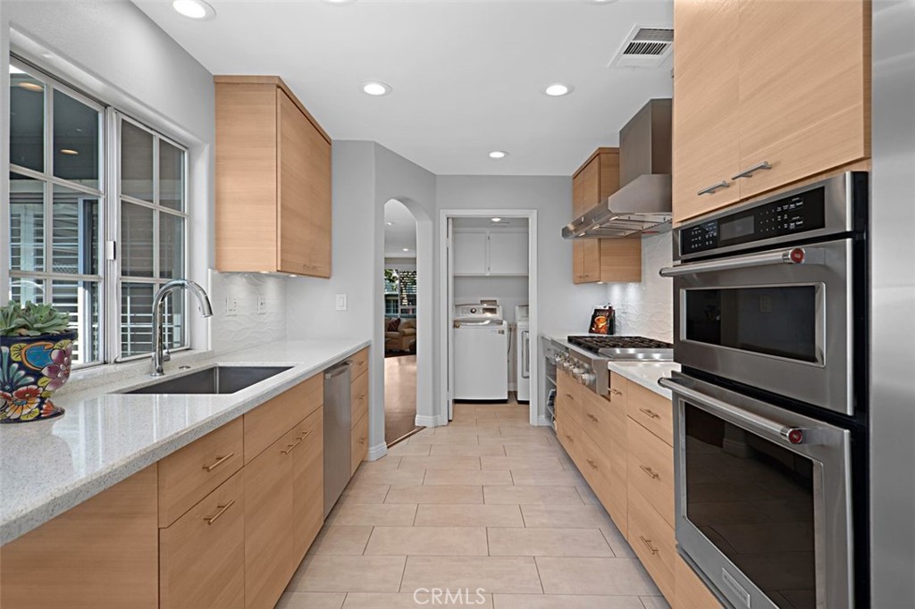 Long Beach, California, 90803, United States, 2 Bedrooms Bedrooms, ,3 BathroomsBathrooms,Residential,For Sale,1917947