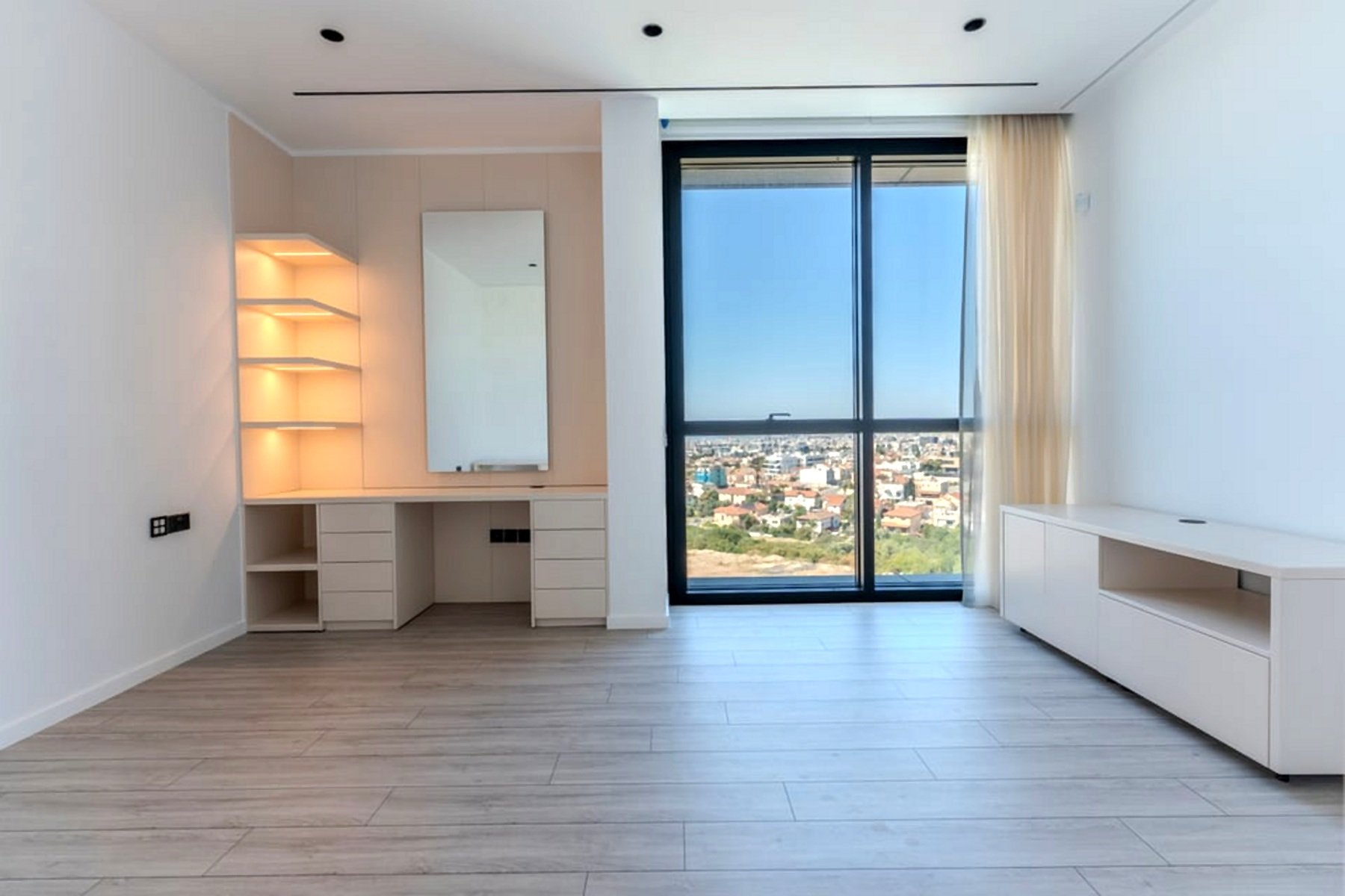  6 Bedroom 3 Level Hillside Villa with Sea Views in Paniotis, Limassol - 物件實景