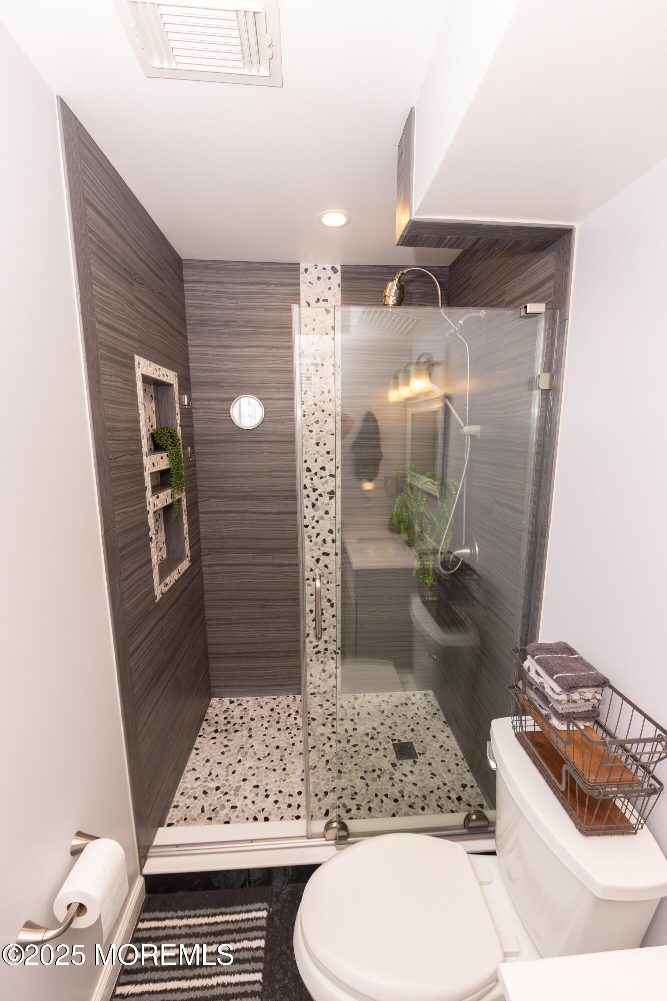 Jackson, New Jersey, 08527, United States, 6 Bedrooms Bedrooms, ,2 BathroomsBathrooms,Residential,For Sale,1912275
