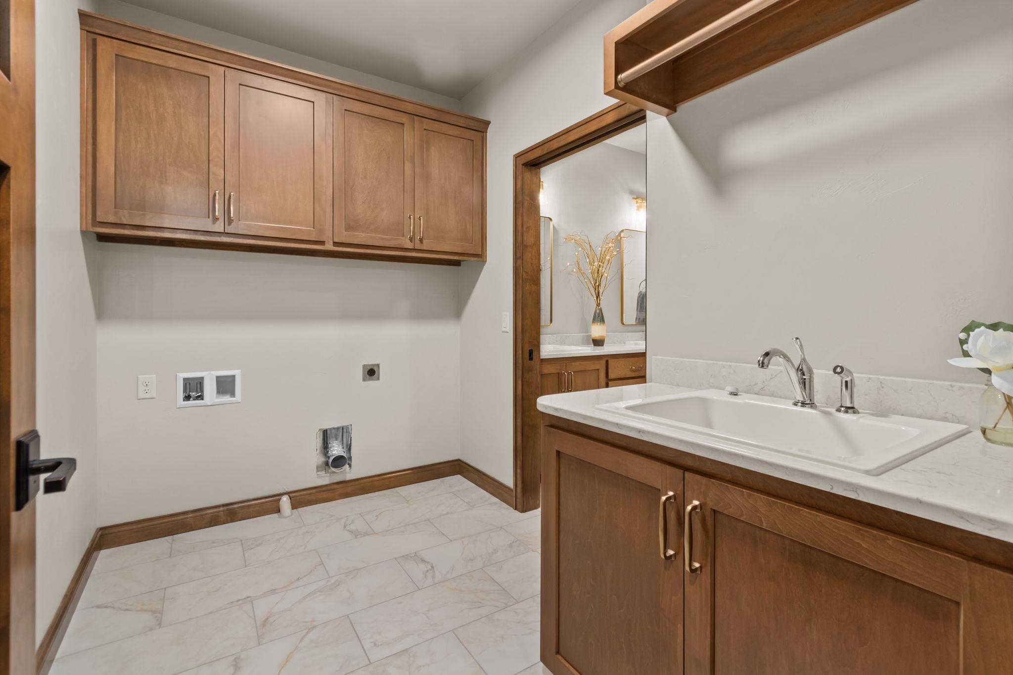 Neenah, Wisconsin, 54956, United States, 2 Bedrooms Bedrooms, ,2 BathroomsBathrooms,Residential,For Sale,2029960